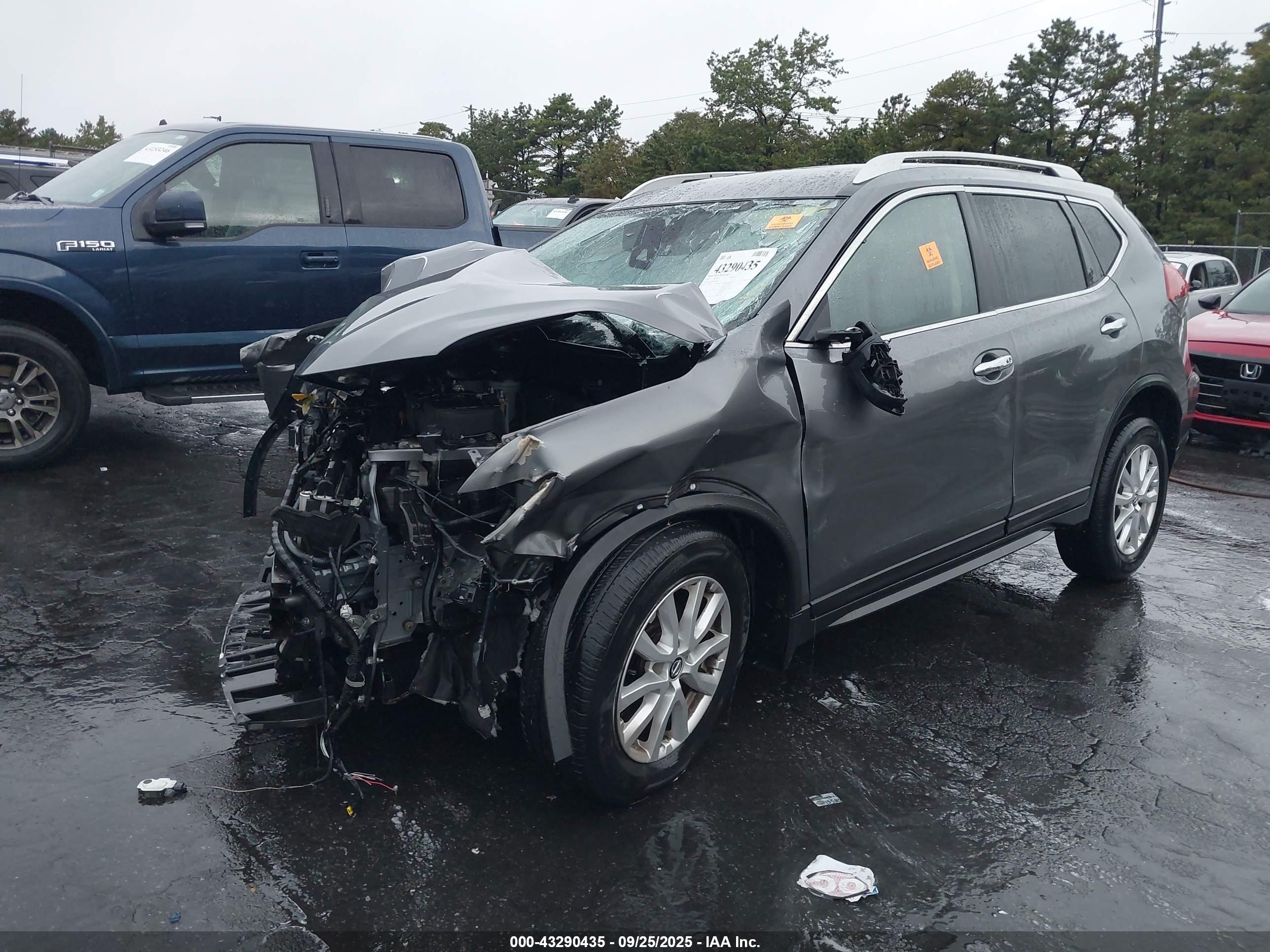 NISSAN ROGUE image 2