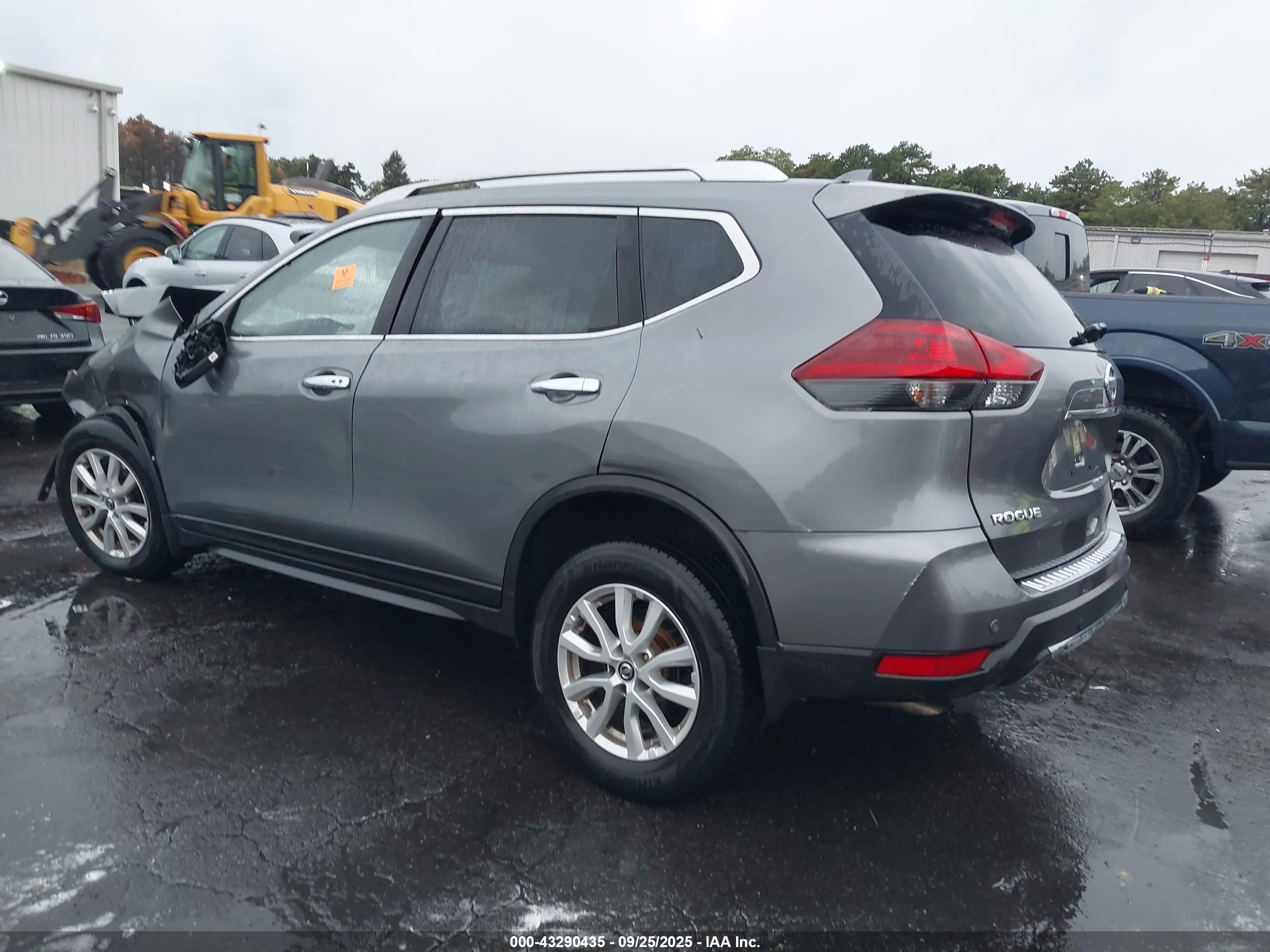 NISSAN ROGUE image 3