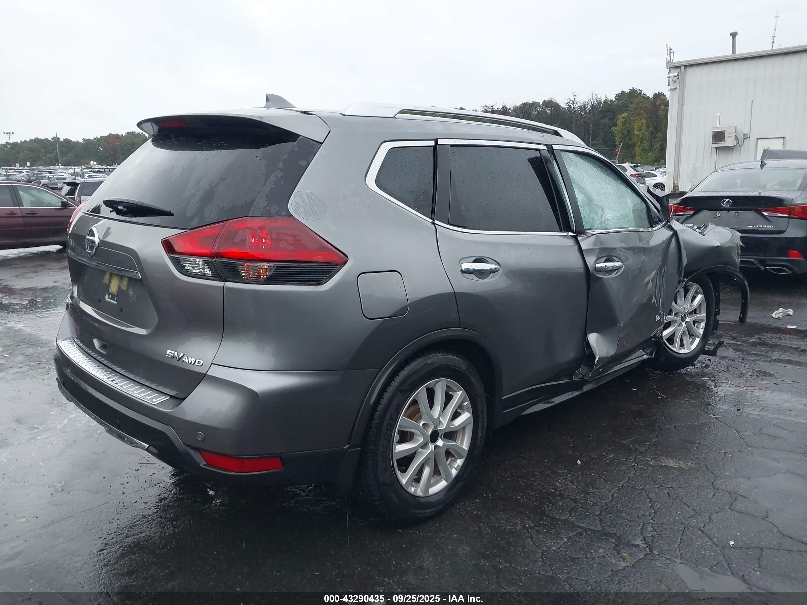 NISSAN ROGUE image 4