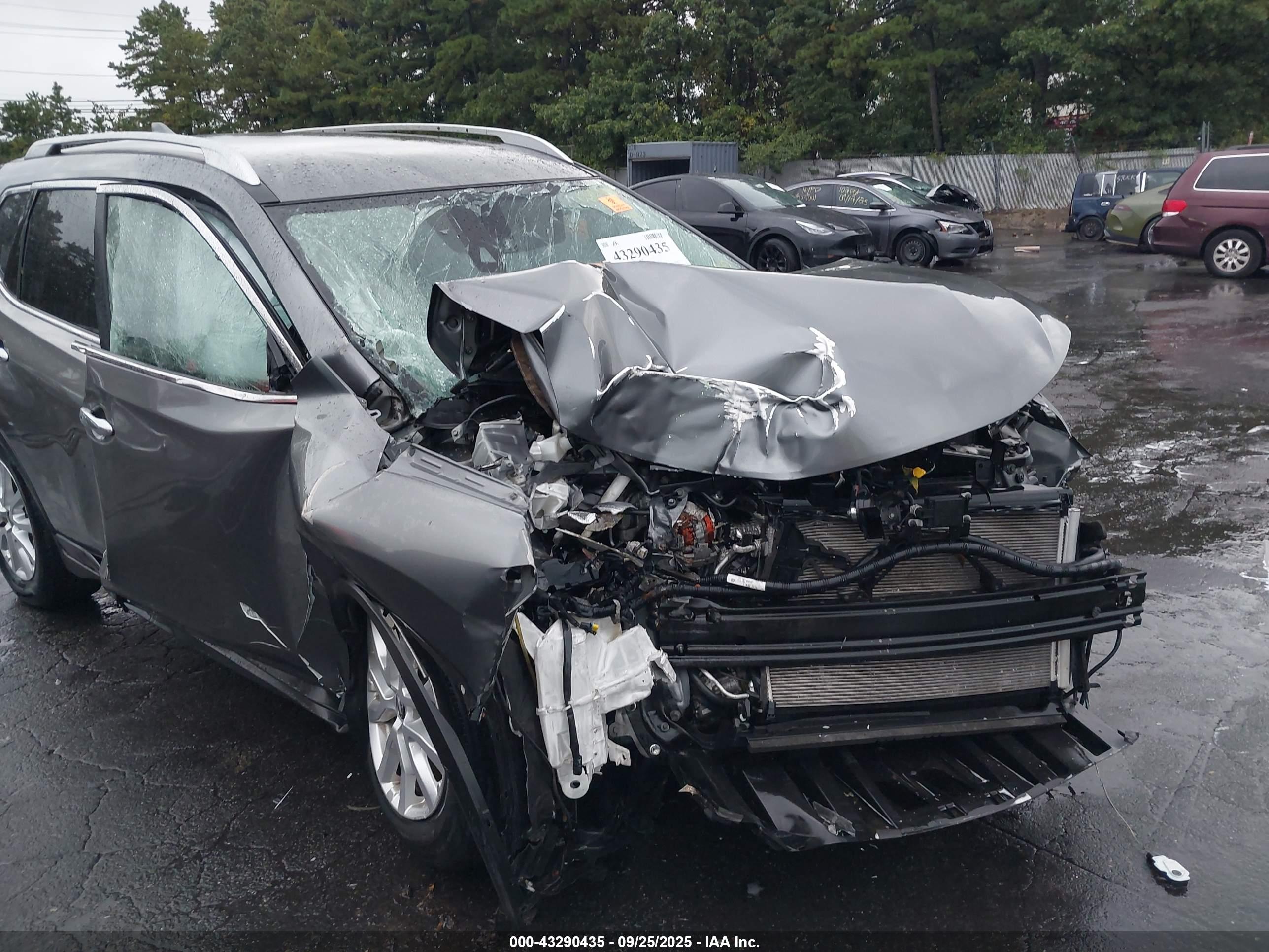 NISSAN ROGUE image 6
