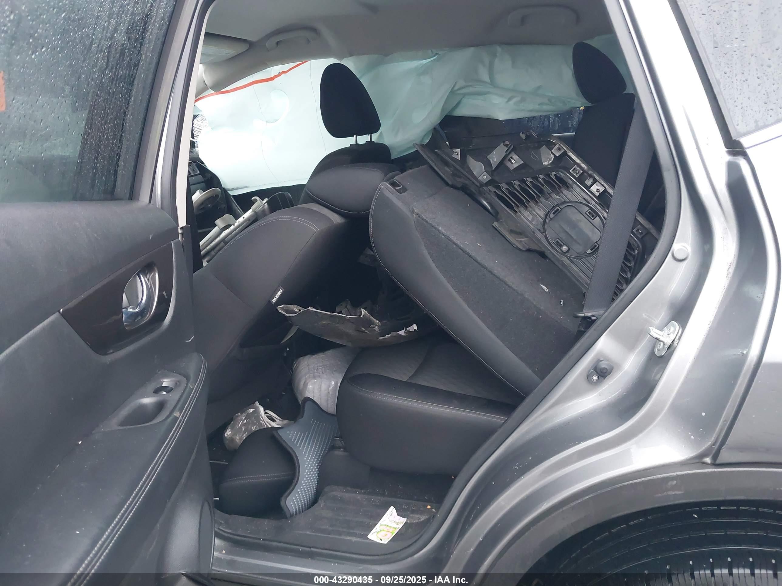 NISSAN ROGUE image 8