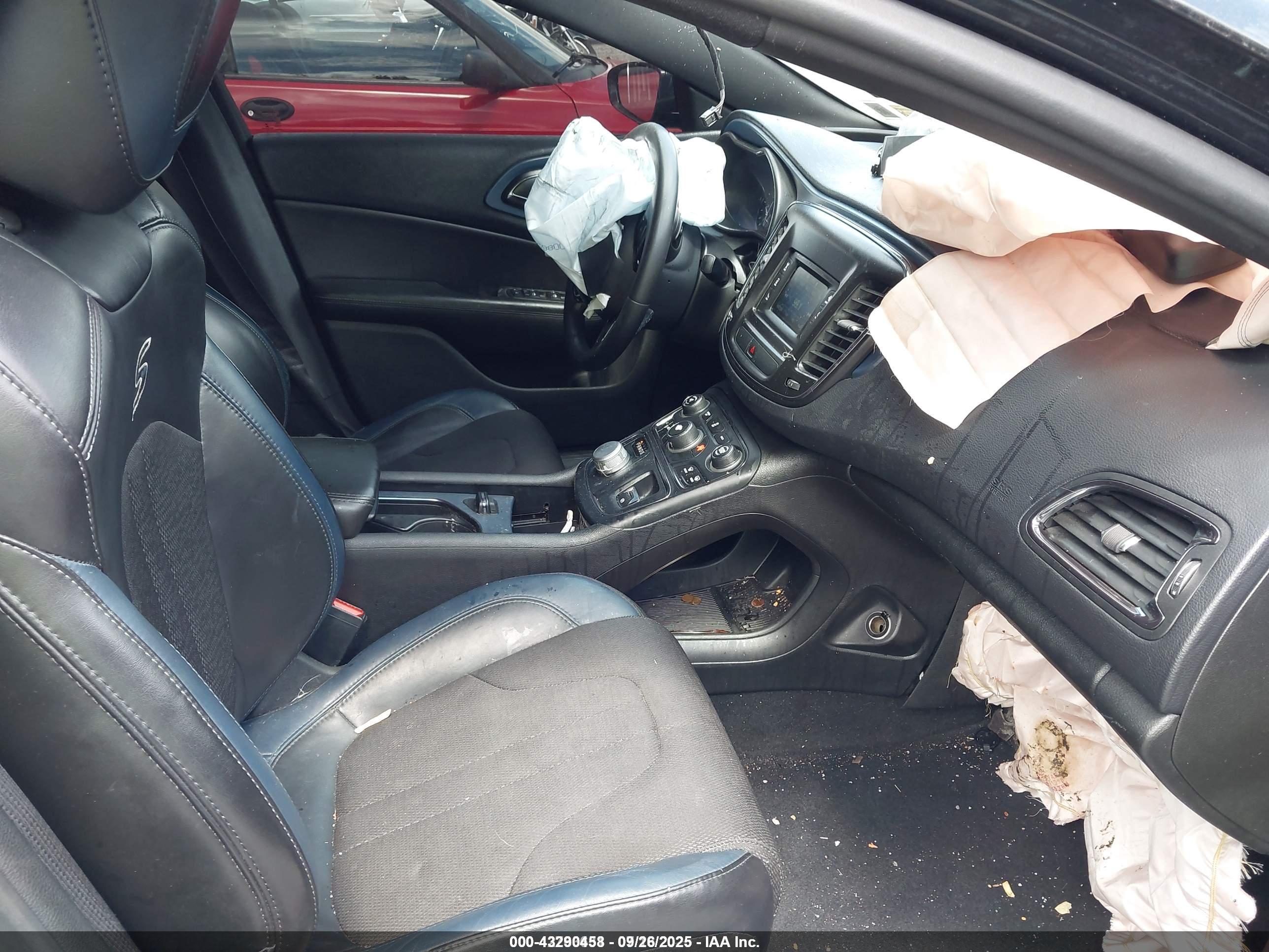 CHRYSLER 200 image 5