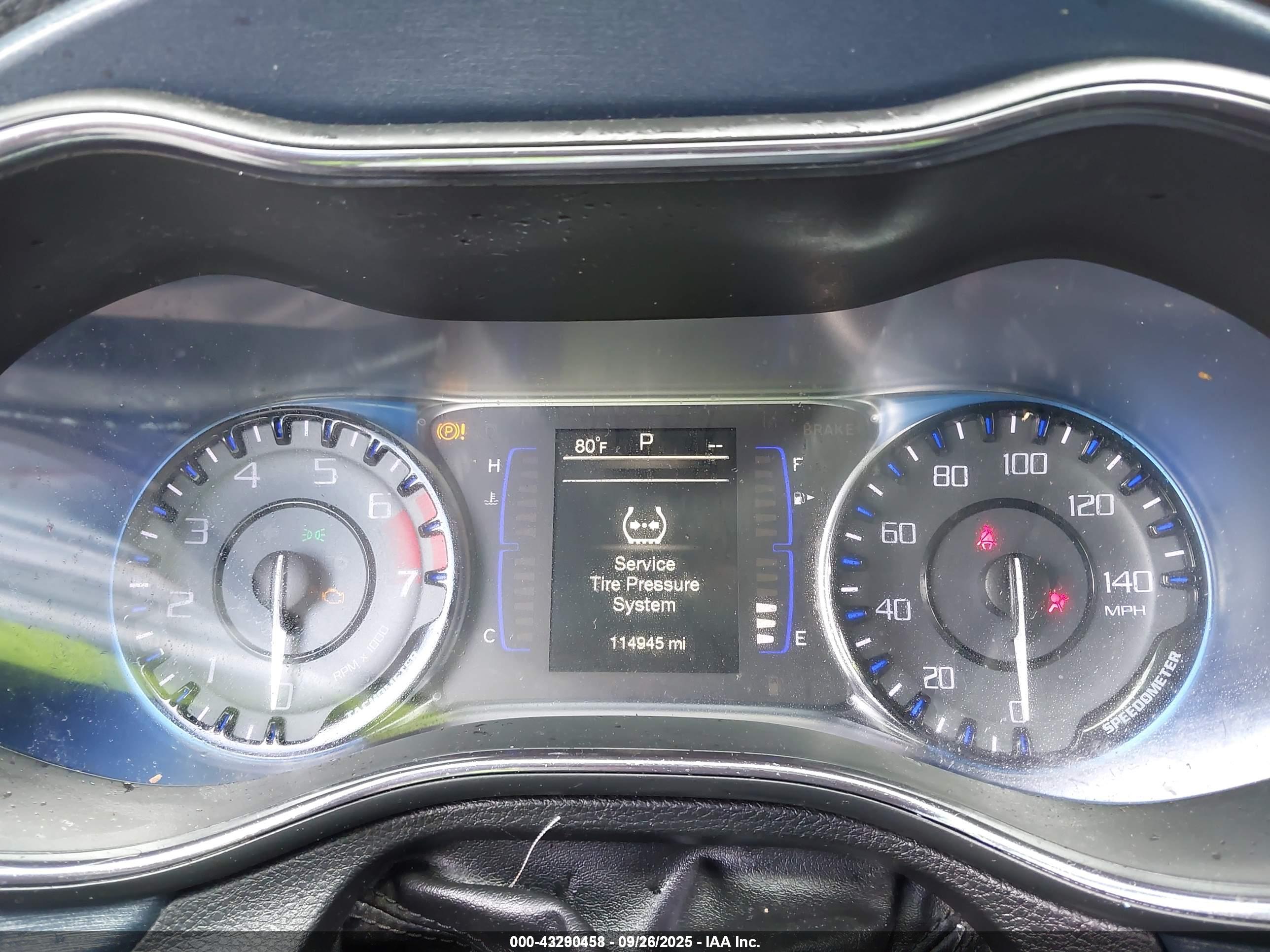 CHRYSLER 200 image 7