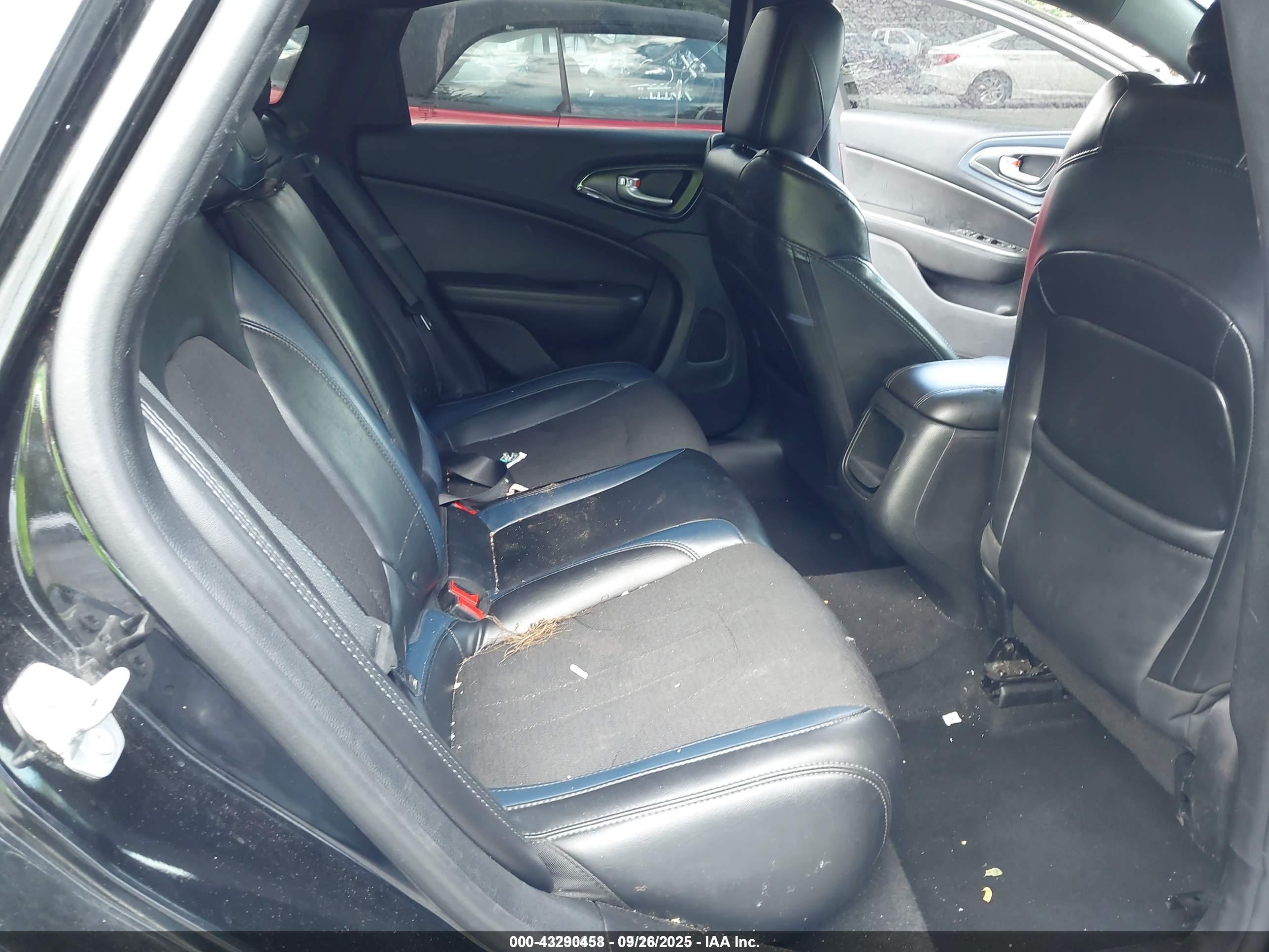CHRYSLER 200 image 8