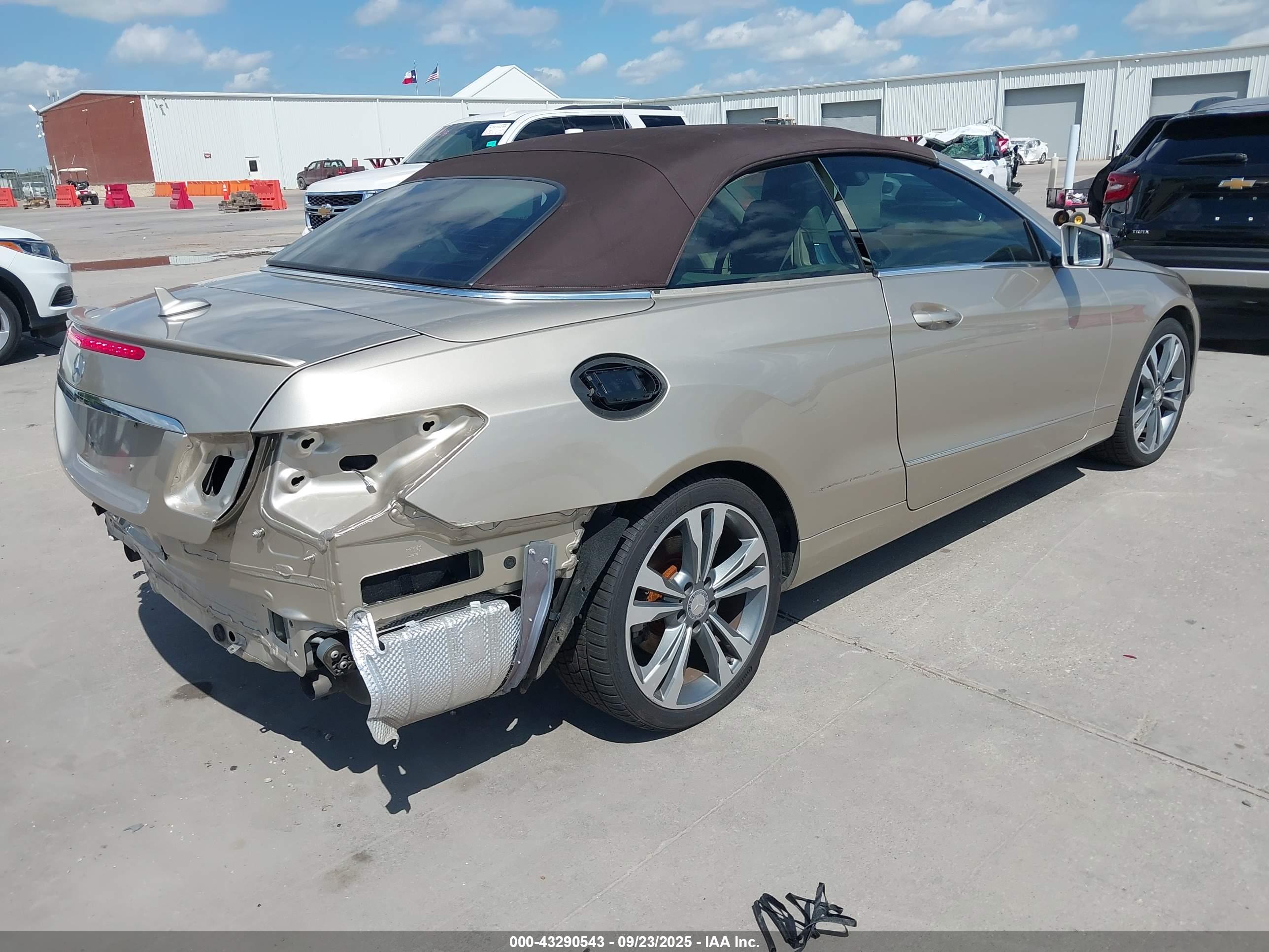 MERCEDES-BENZ E image 4