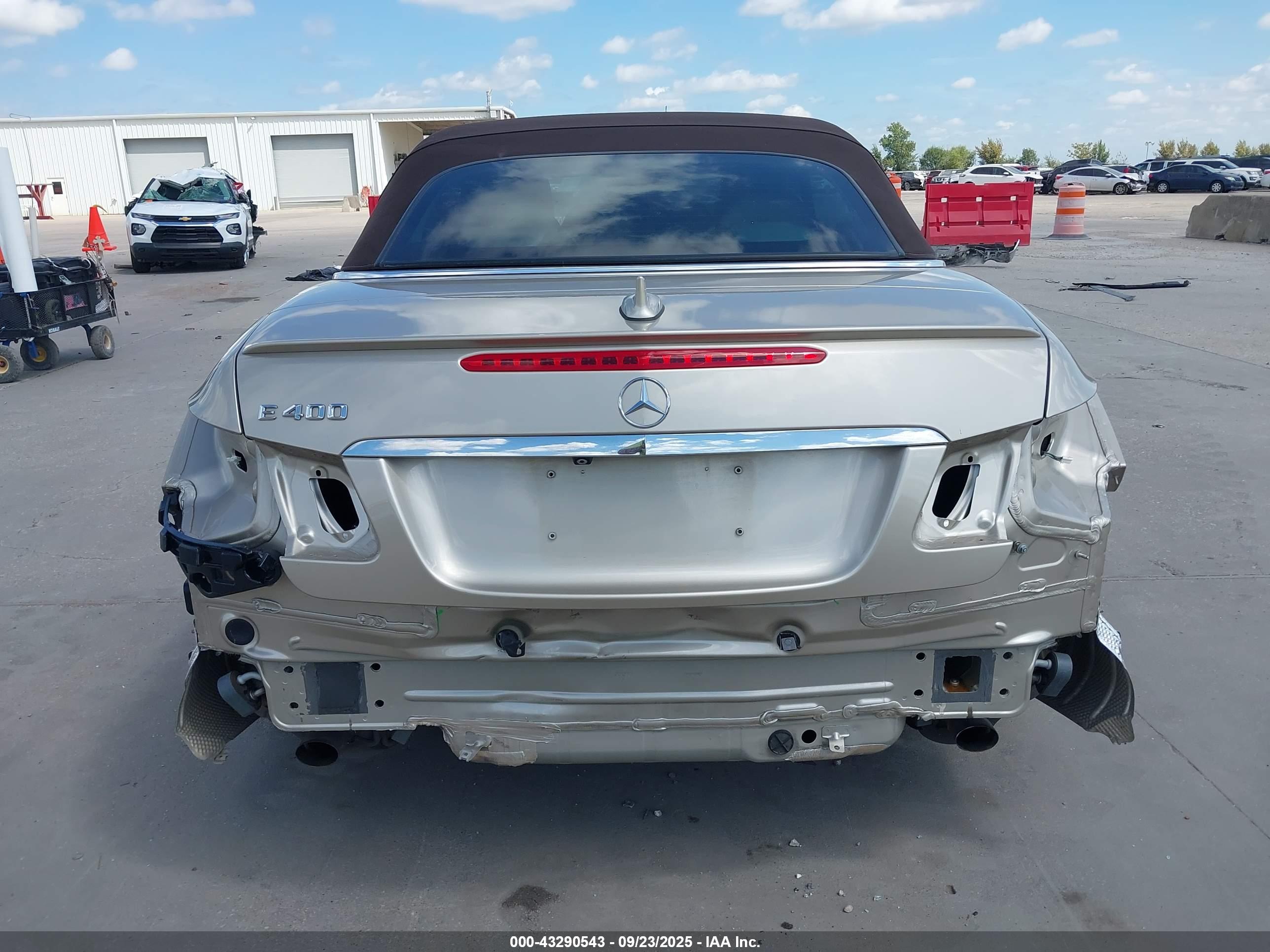 MERCEDES-BENZ E image 6