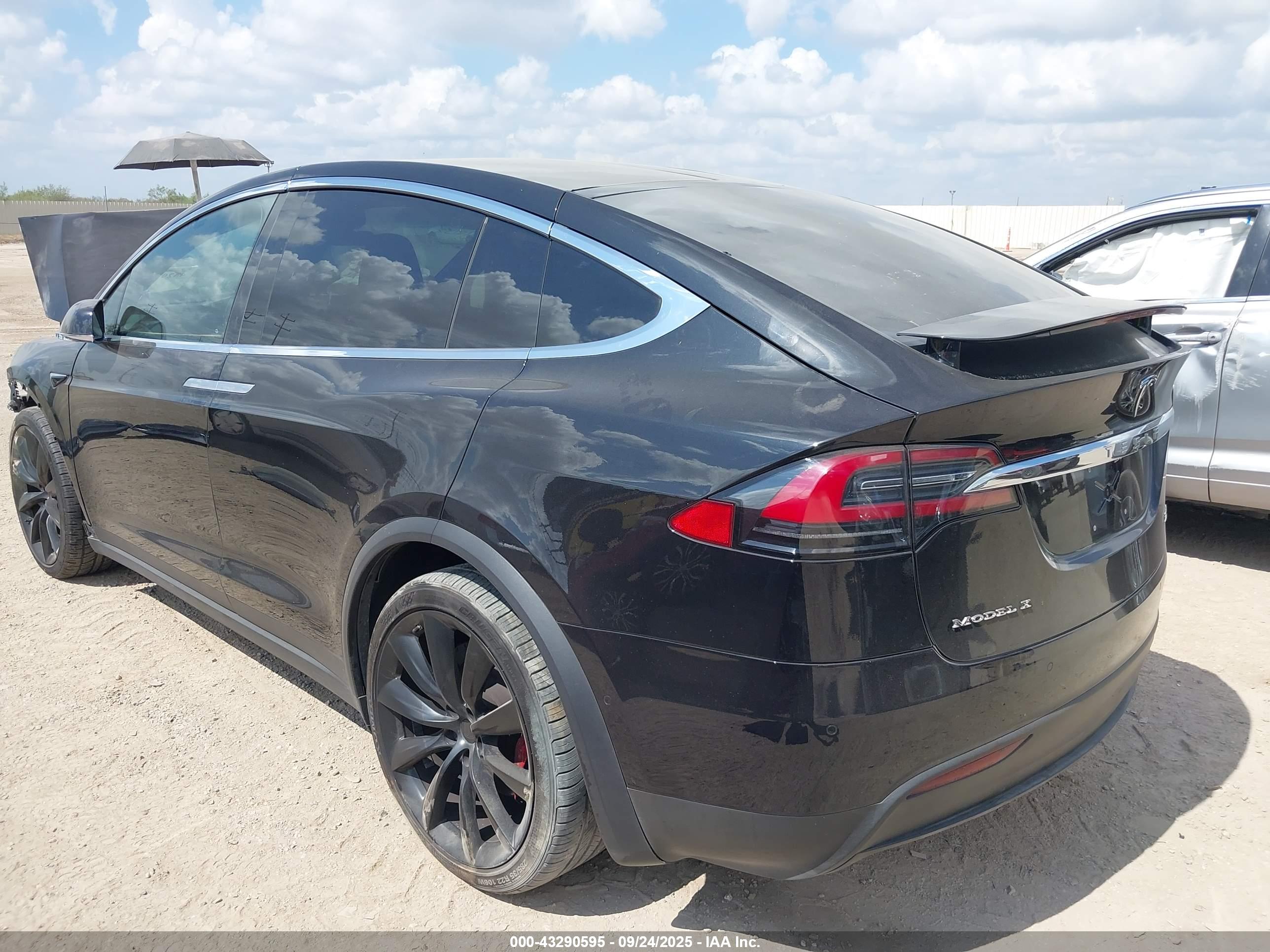TESLA MODEL image 3
