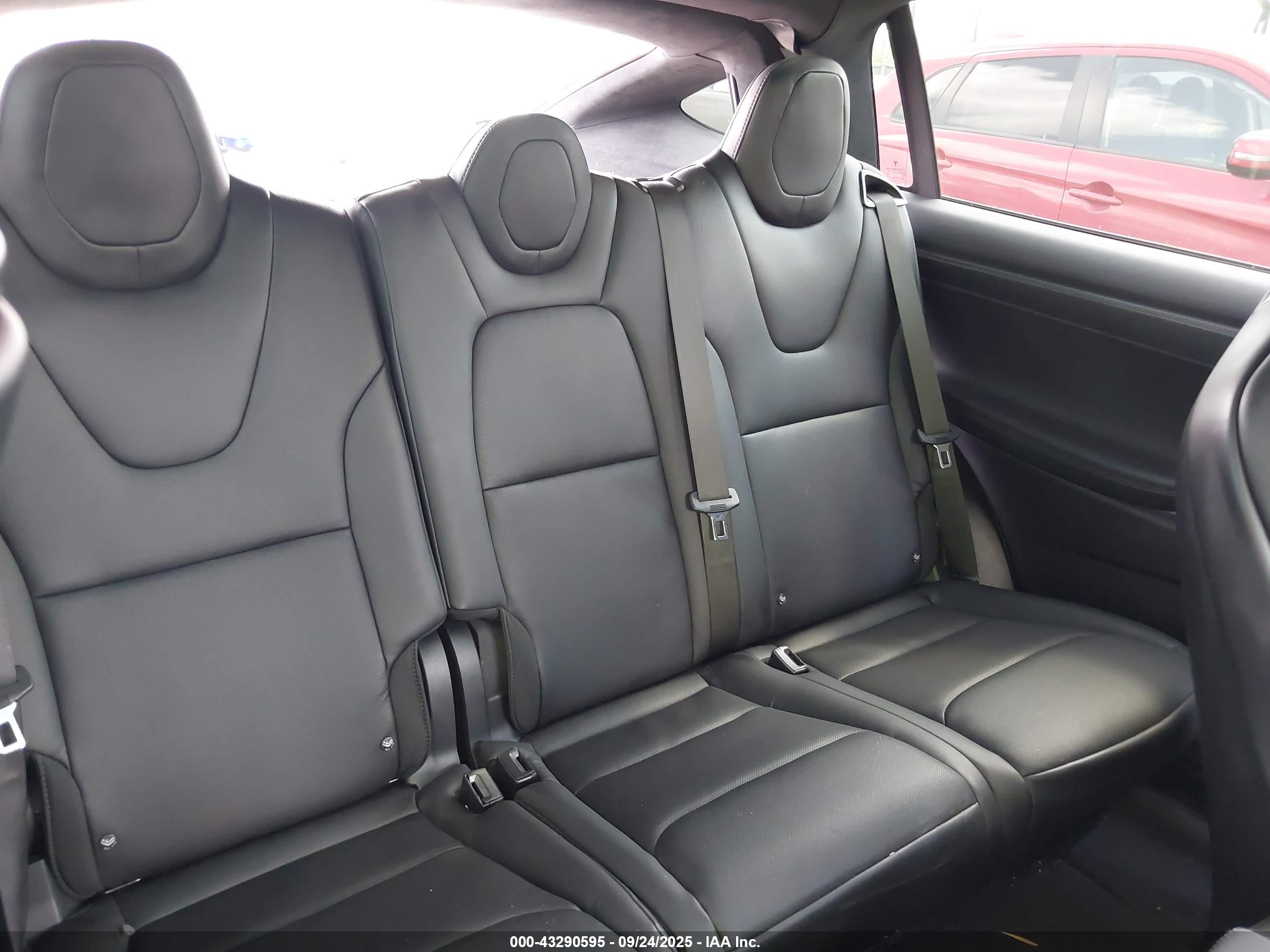 TESLA MODEL image 8