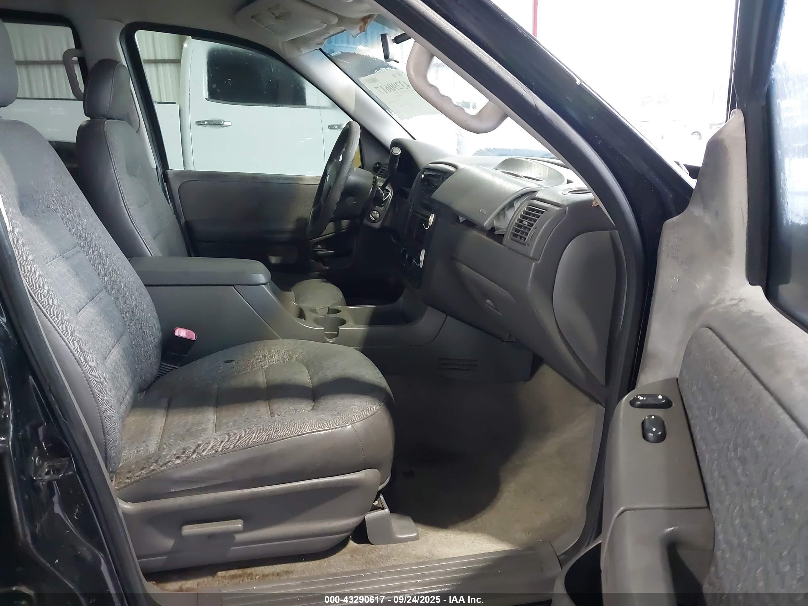 FORD EXPLORER image 5