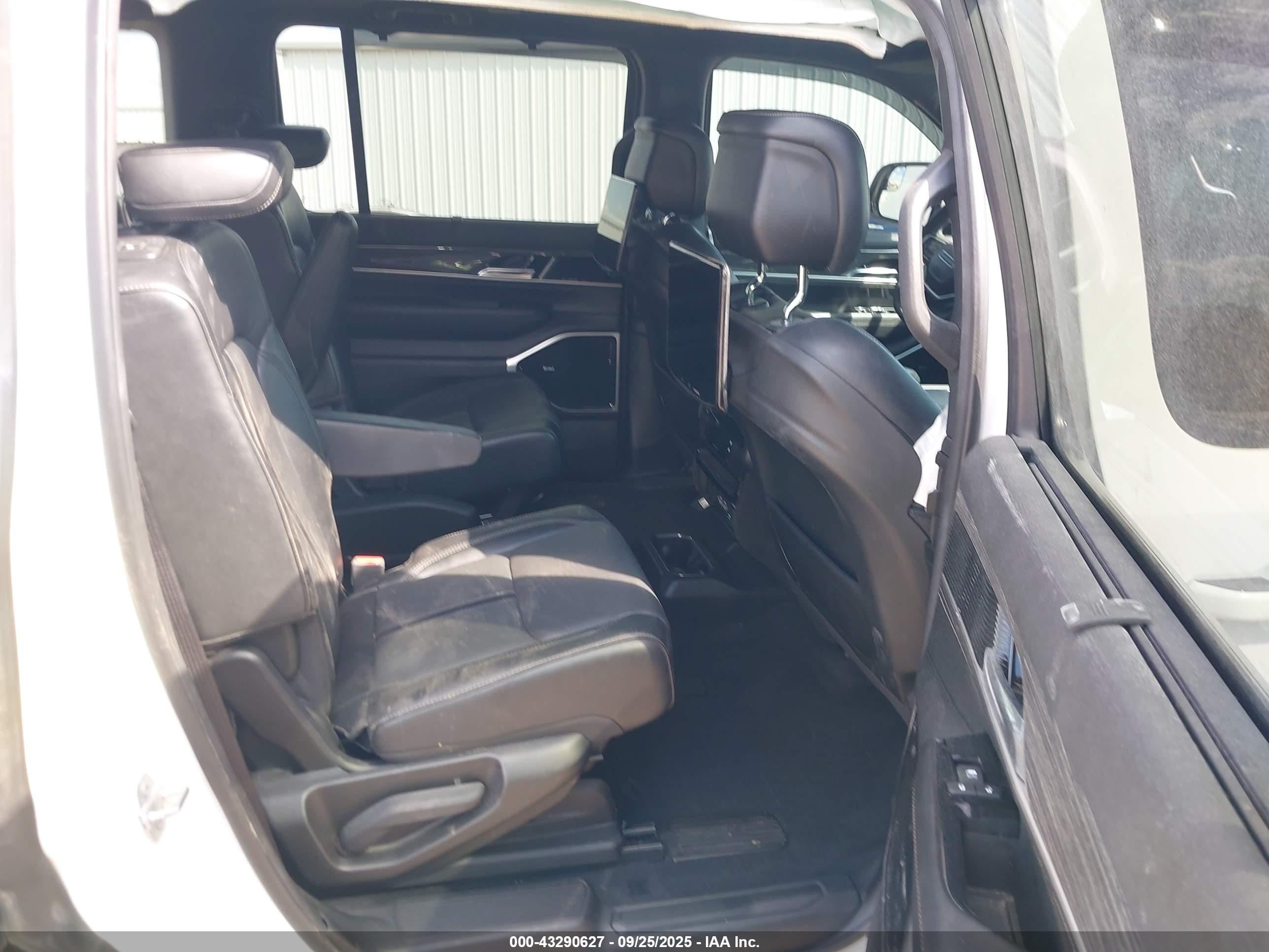 JEEP WAGONEER image 8