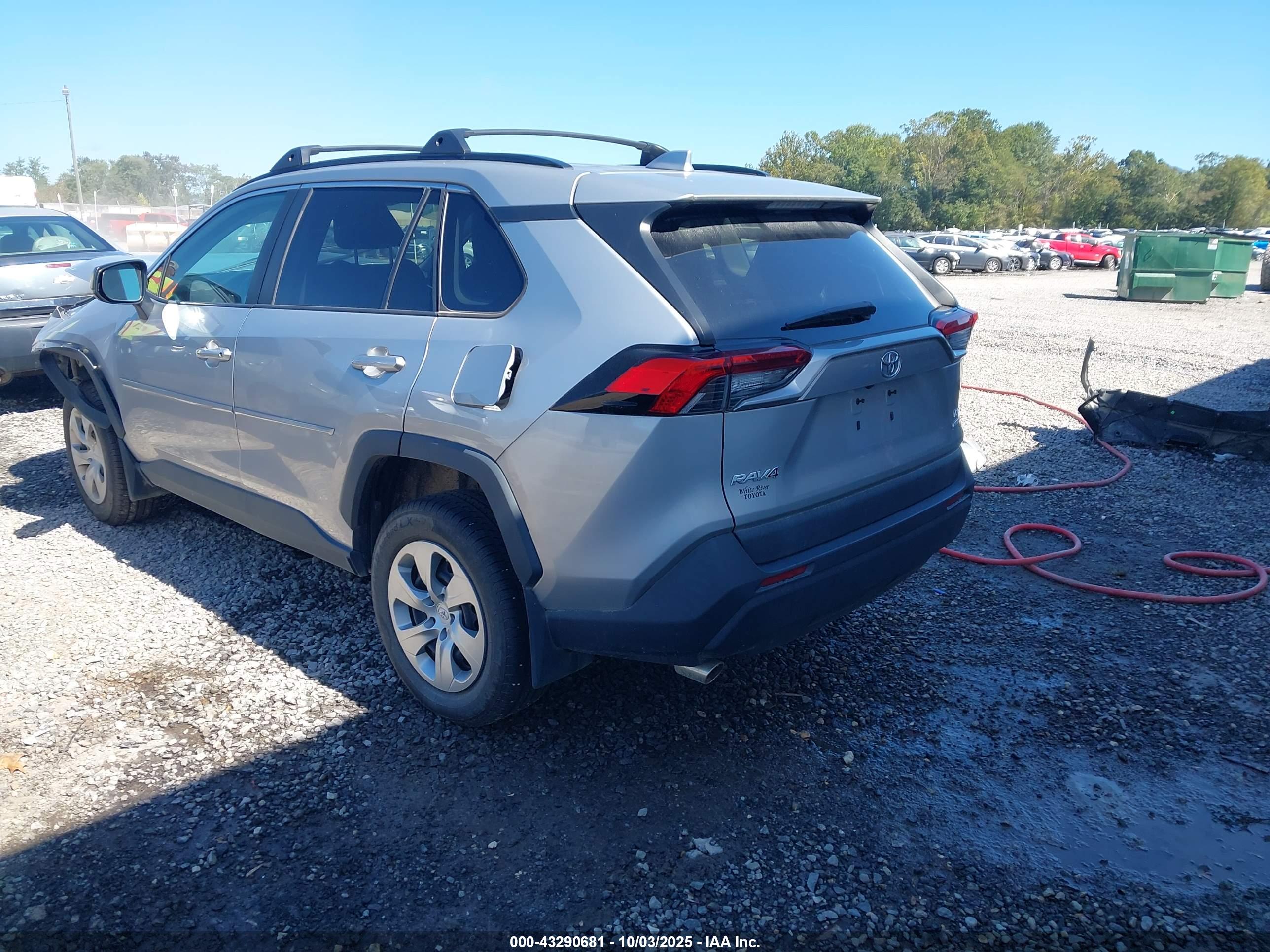 TOYOTA RAV4 image 3