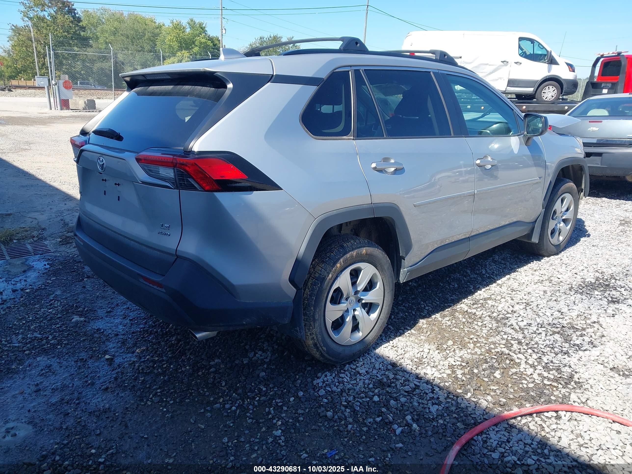 TOYOTA RAV4 image 4