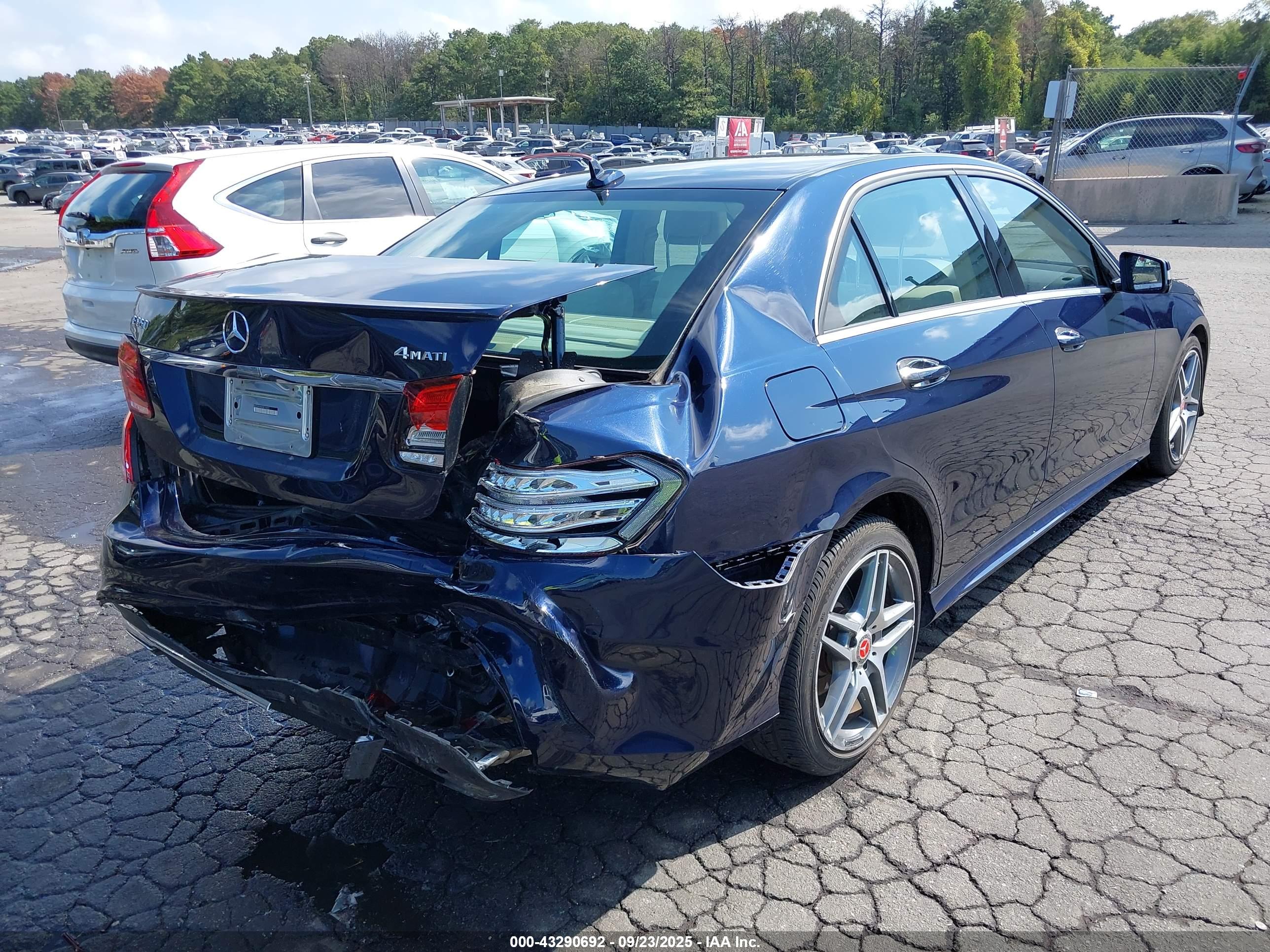 MERCEDES-BENZ E image 4