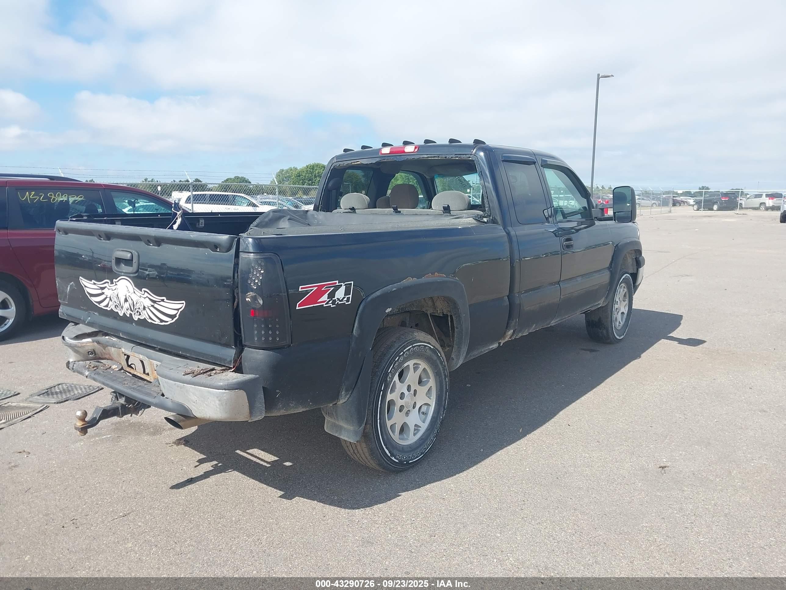CHEVROLET SILVERADO image 4
