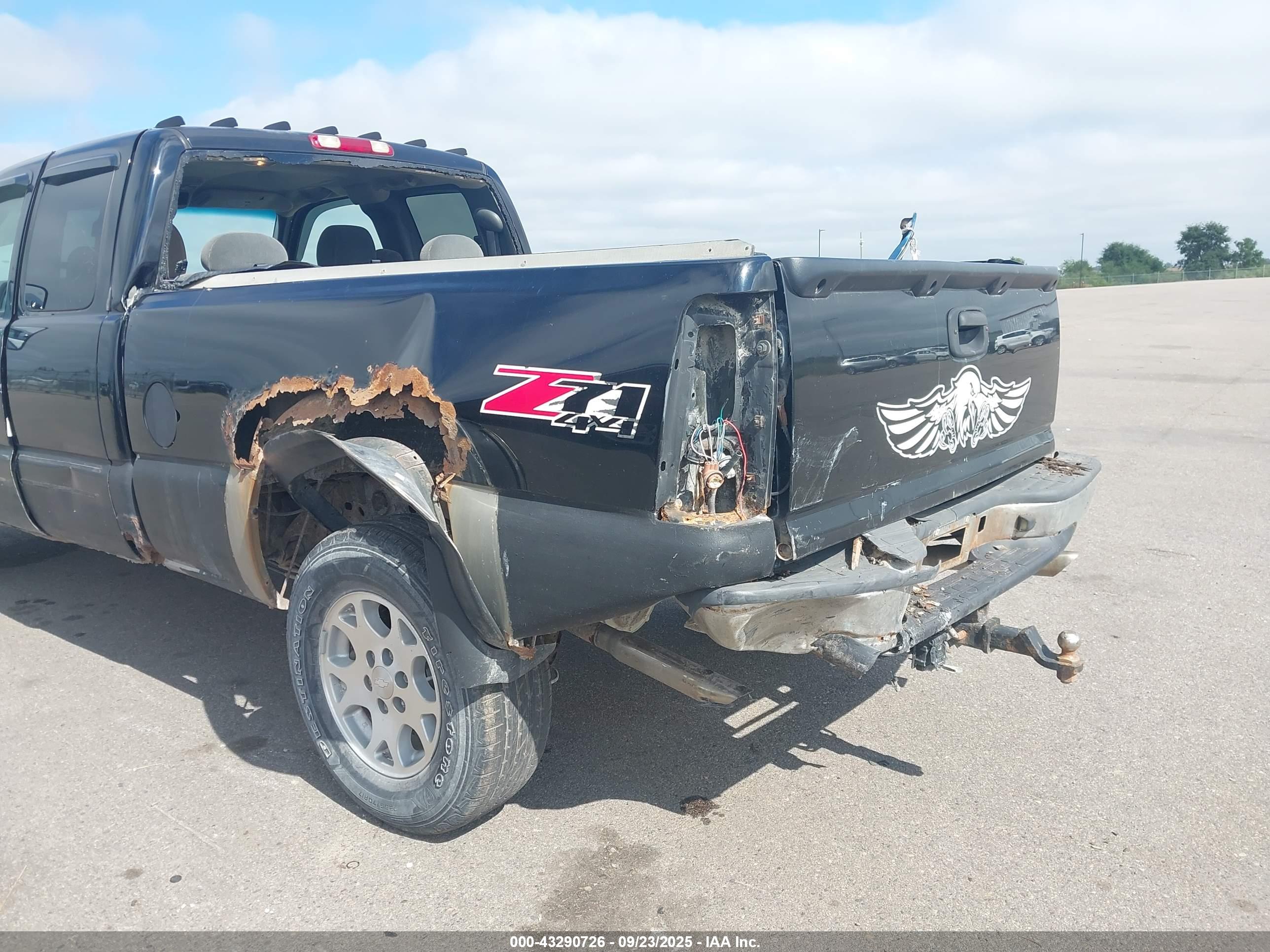 CHEVROLET SILVERADO image 6