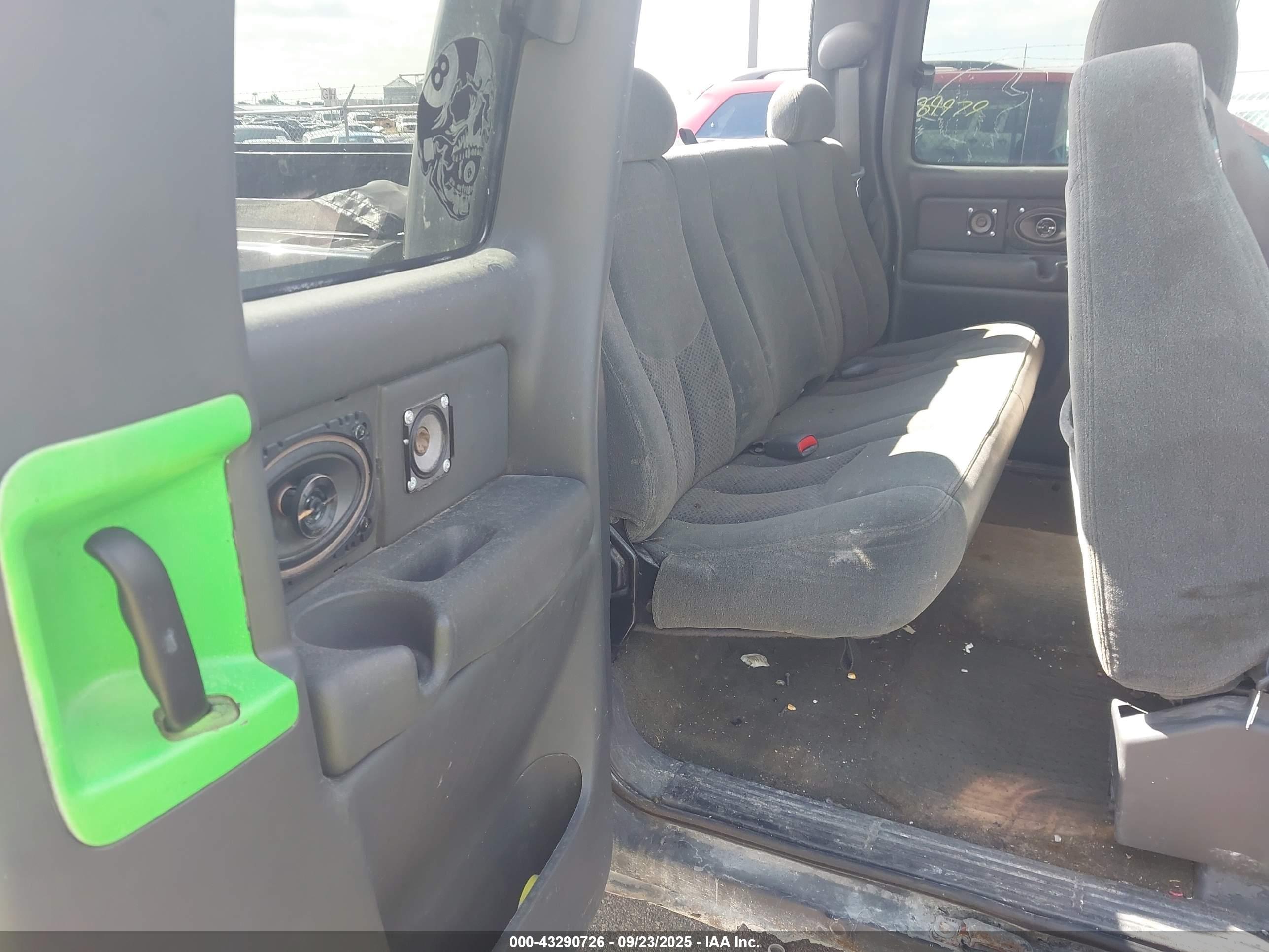 CHEVROLET SILVERADO image 8