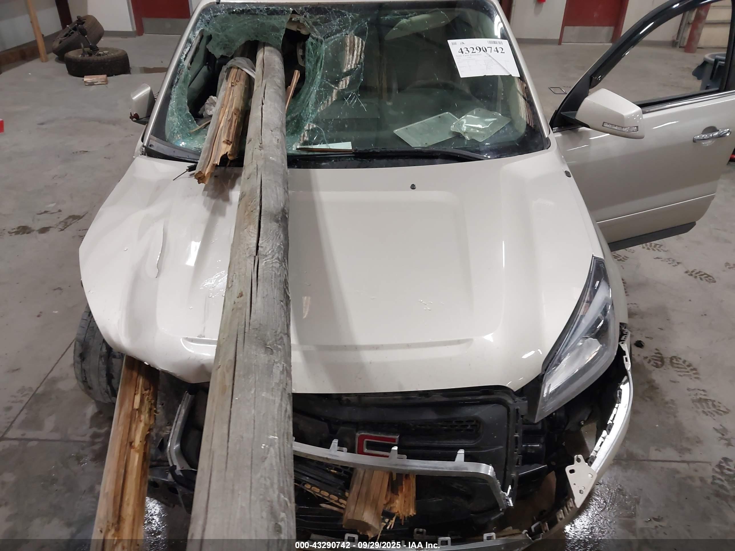 GMC ACADIA image 10