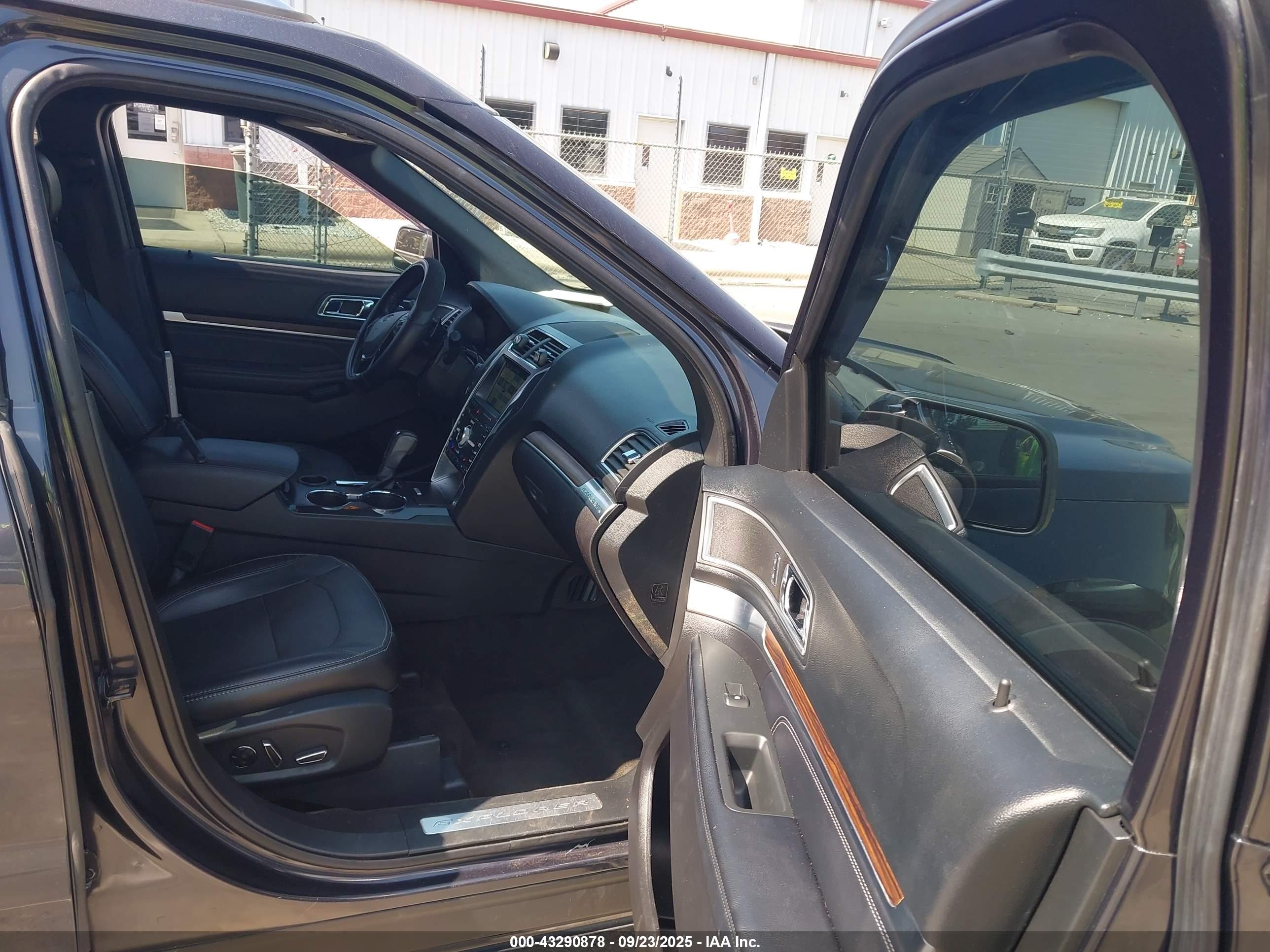 FORD EXPLORER image 5