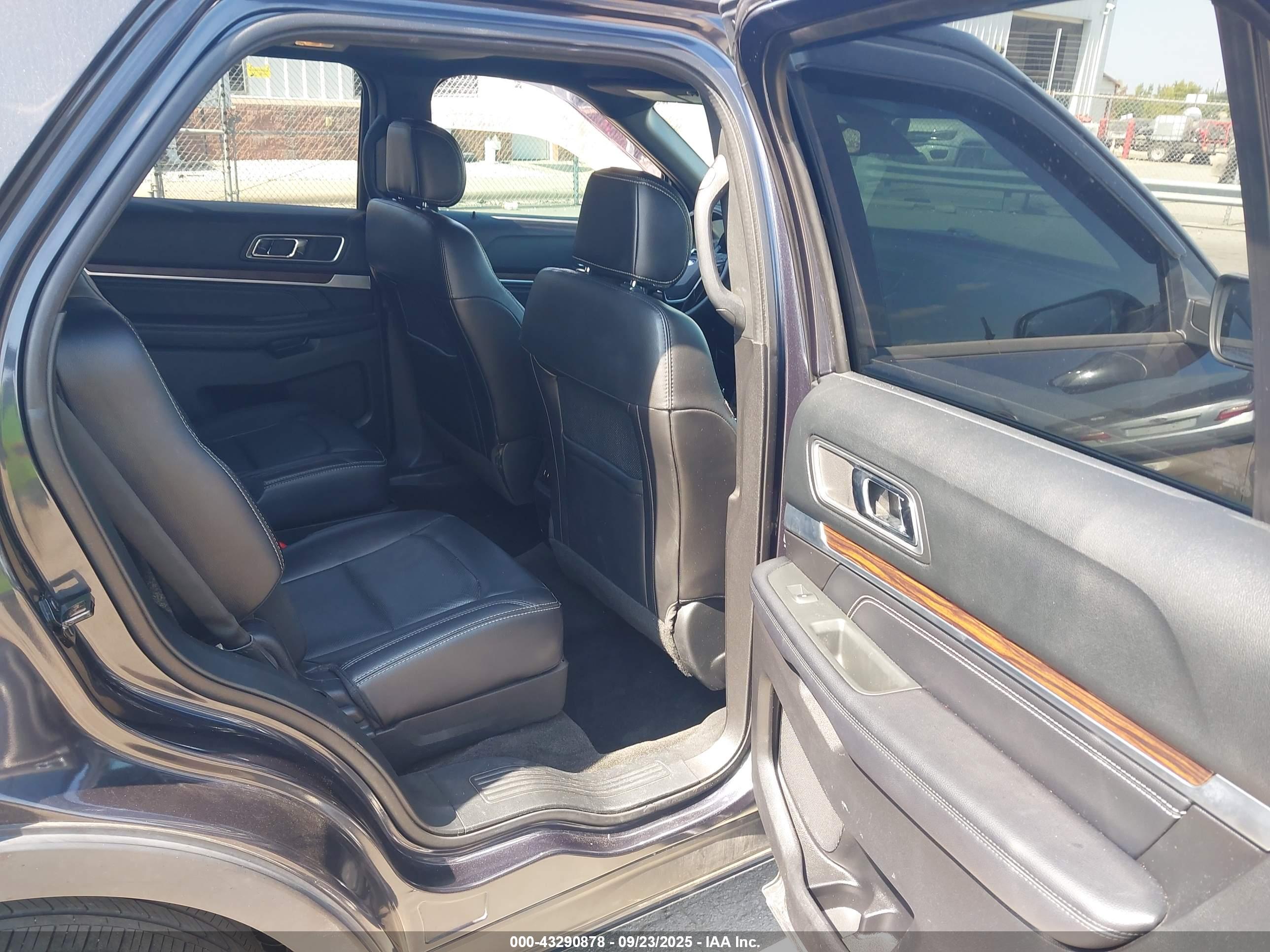FORD EXPLORER image 8