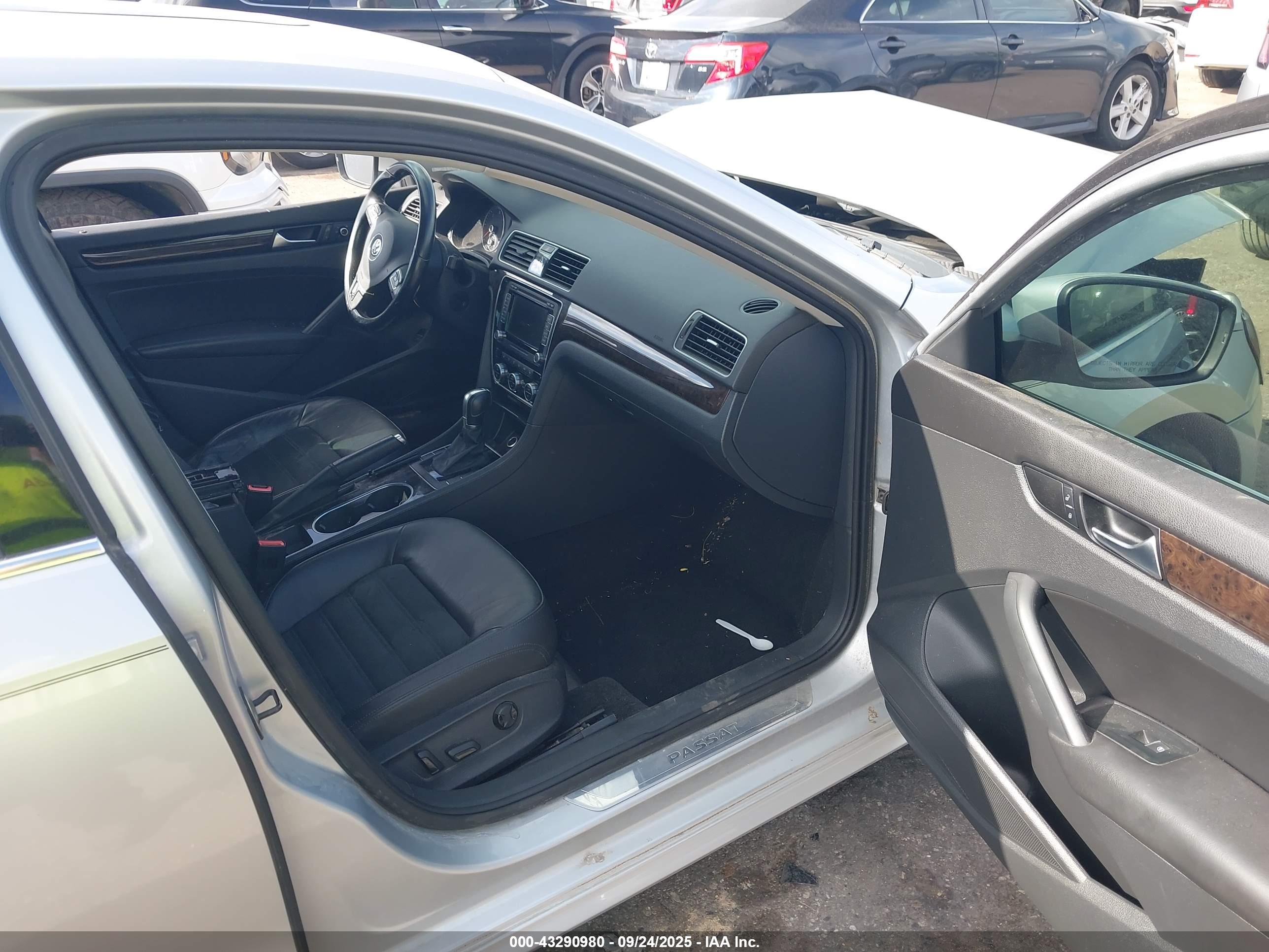 VOLKSWAGEN PASSAT image 5