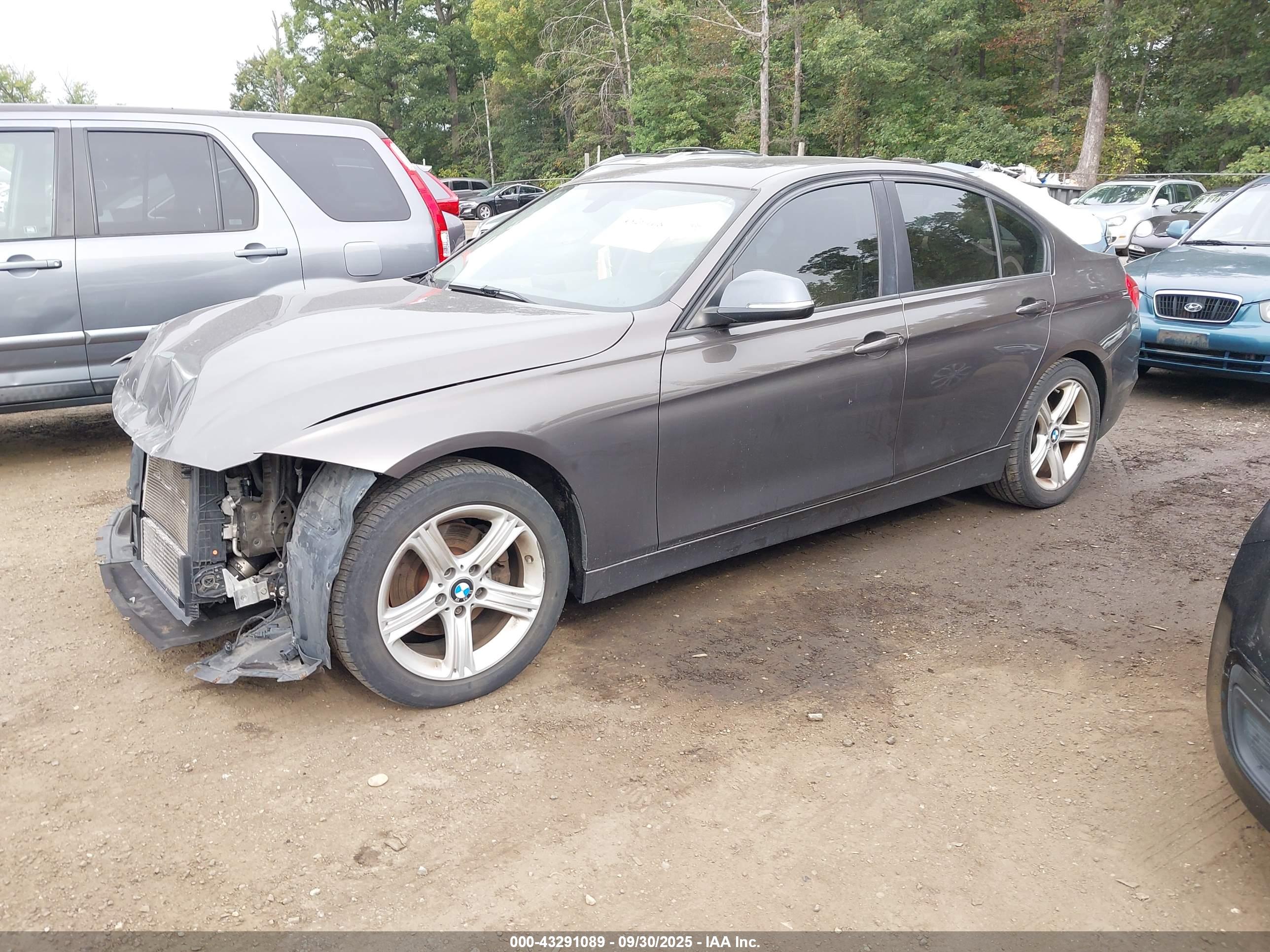 BMW 320I image 2