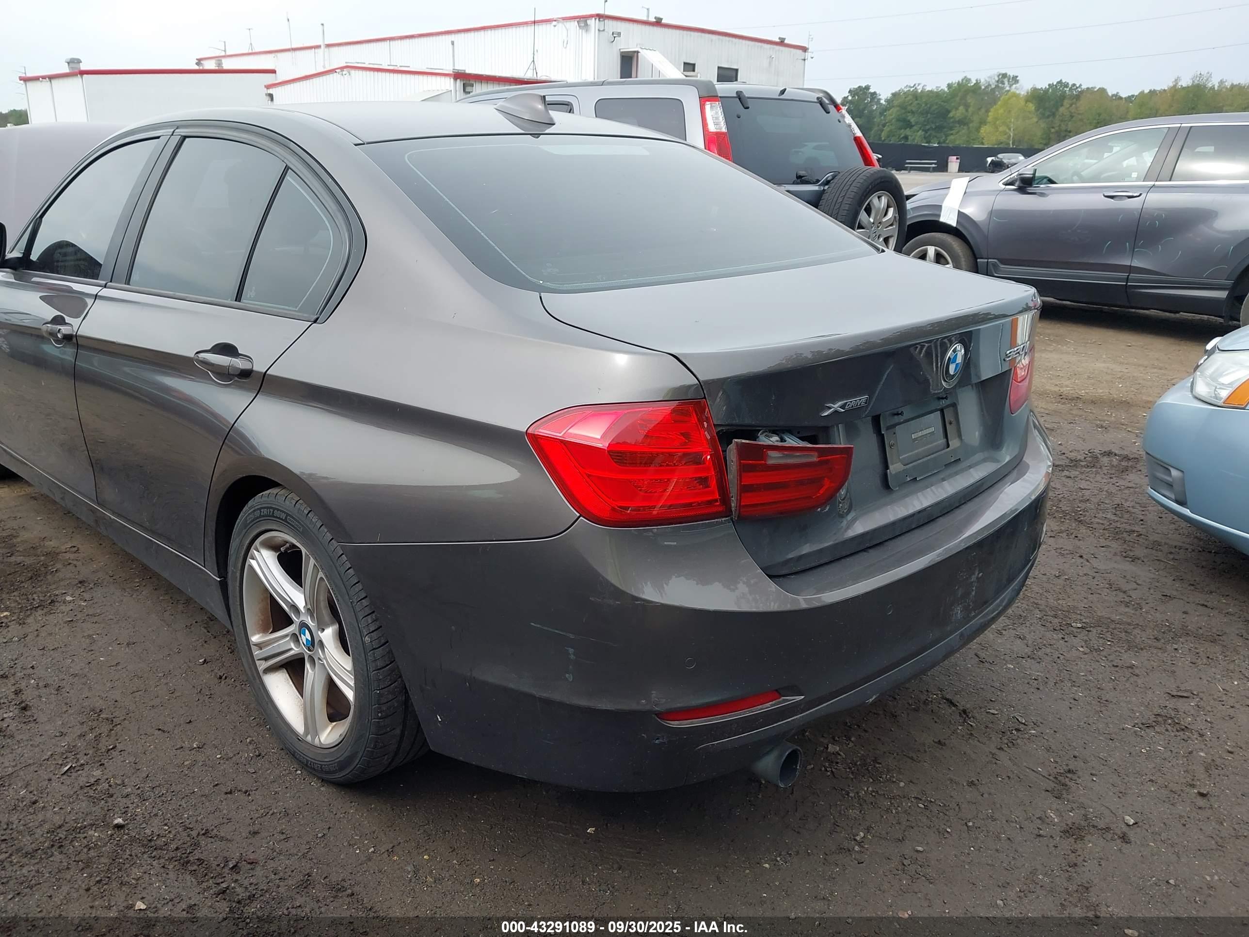 BMW 320I image 3
