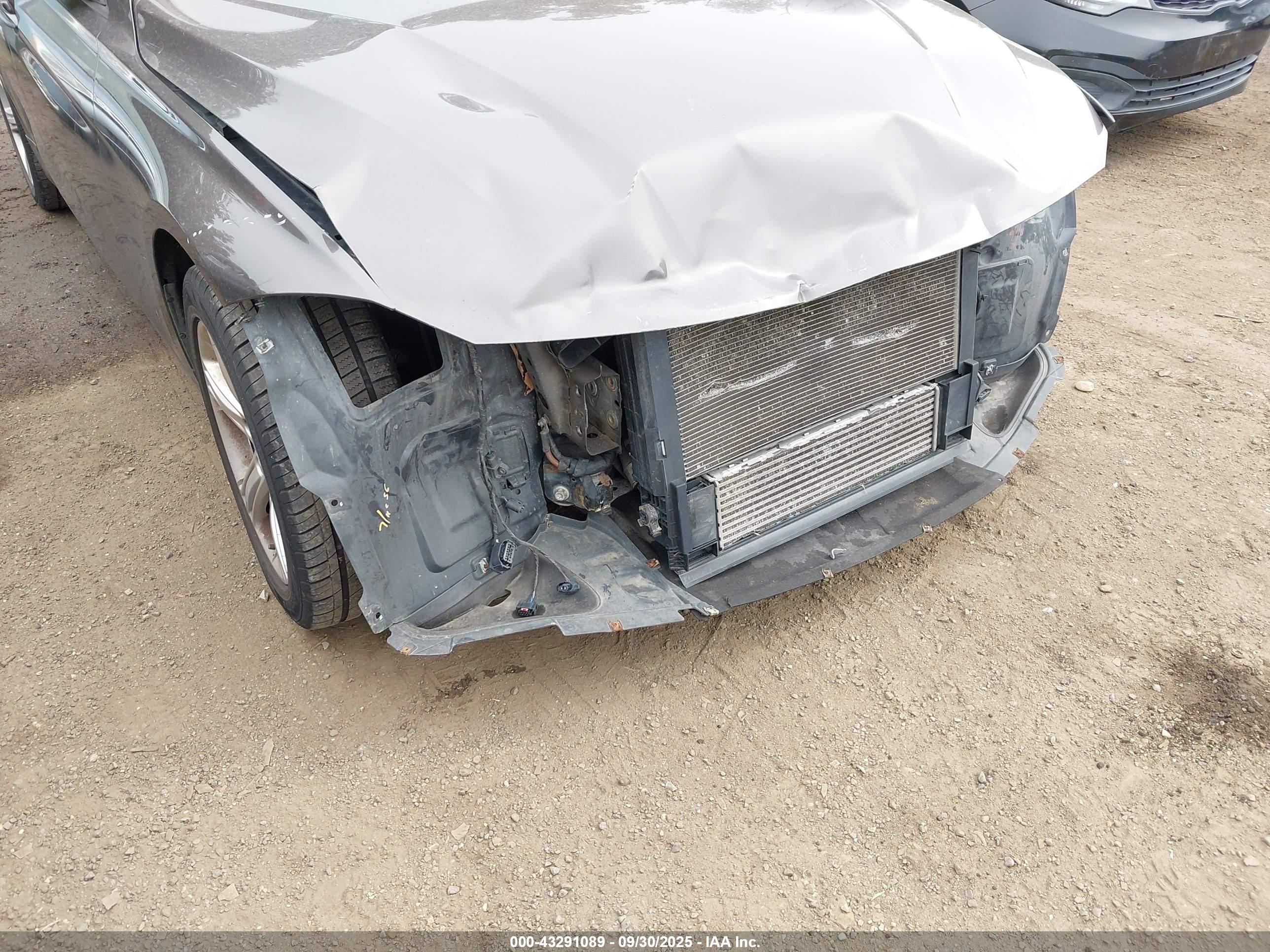 BMW 320I image 6