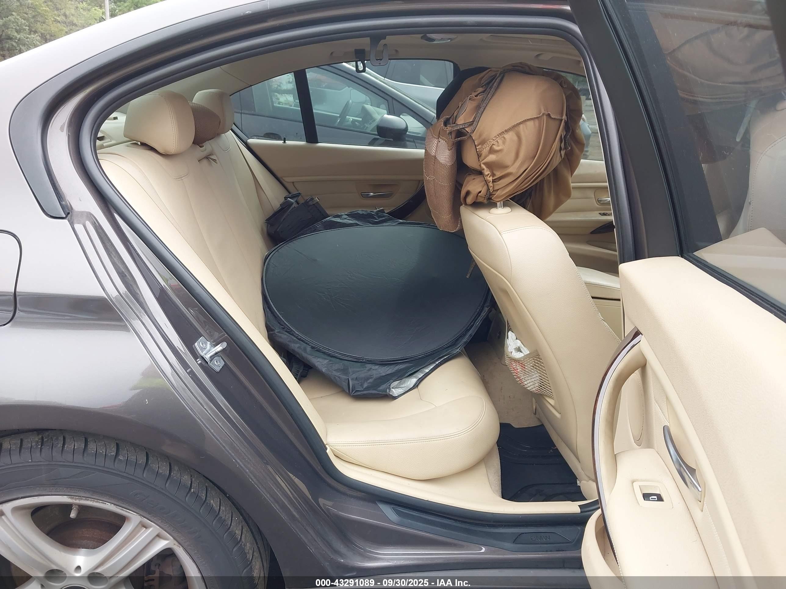 BMW 320I image 8