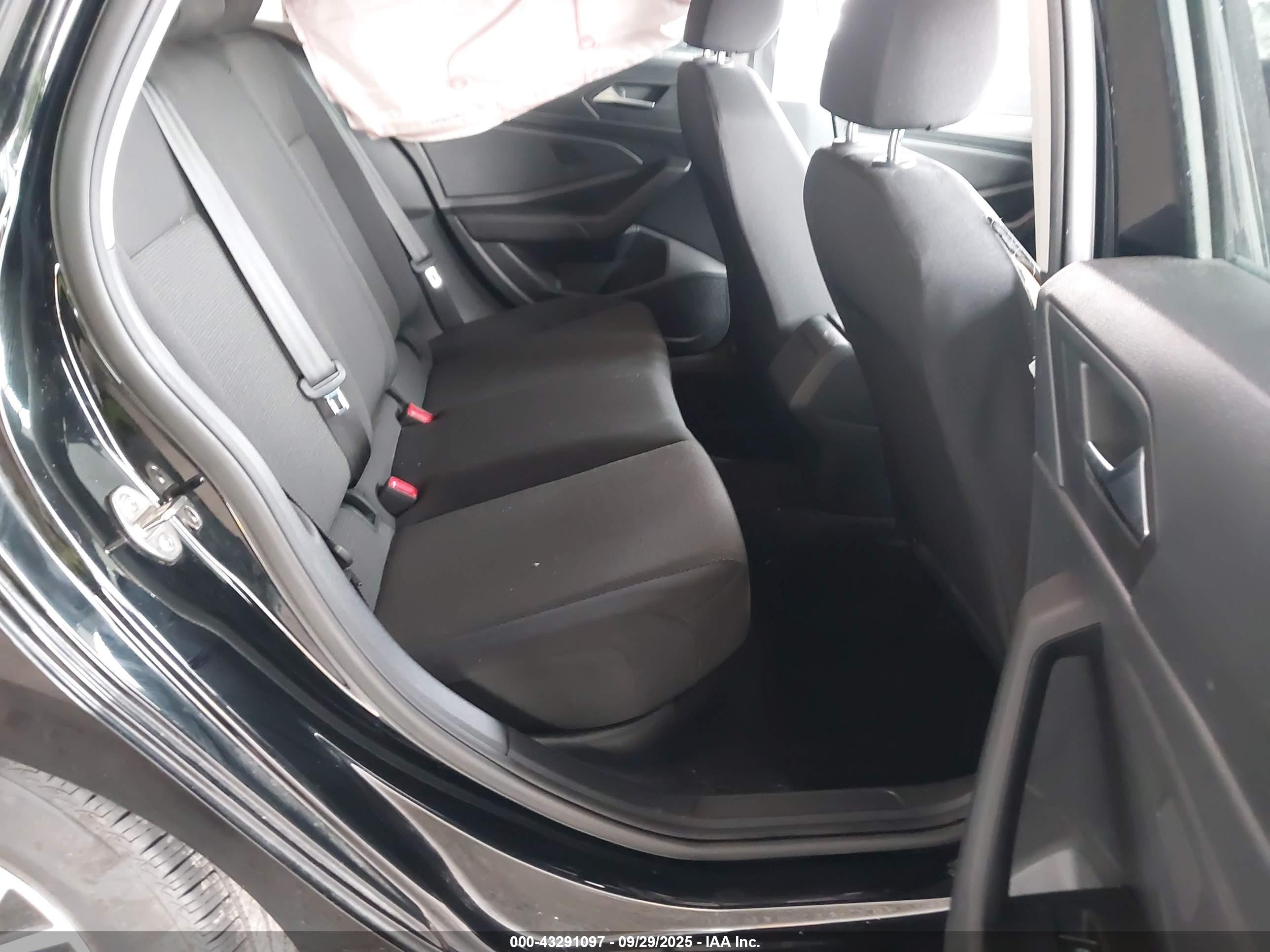 VOLKSWAGEN JETTA image 8