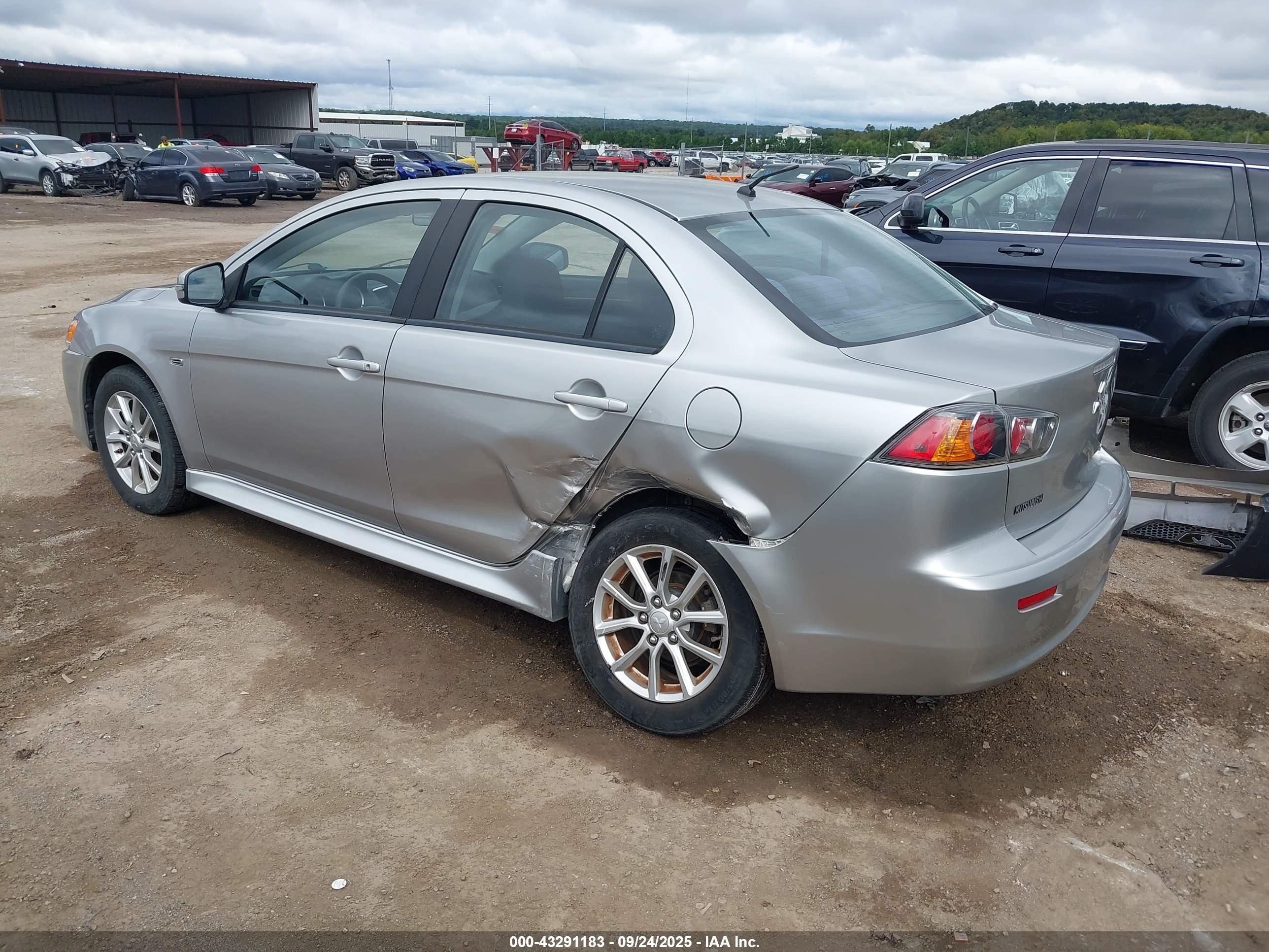 MITSUBISHI LANCER image 3