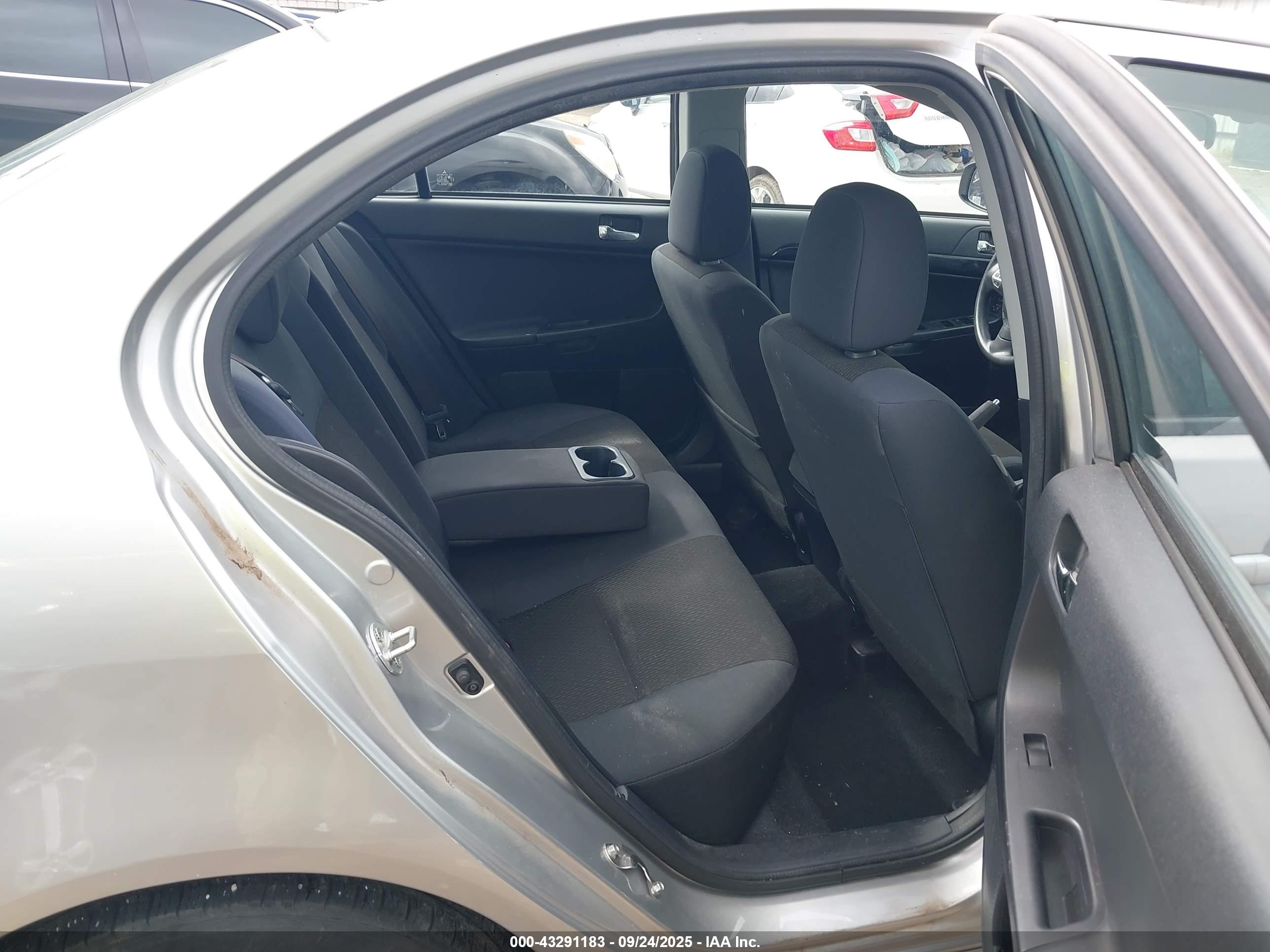 MITSUBISHI LANCER image 8