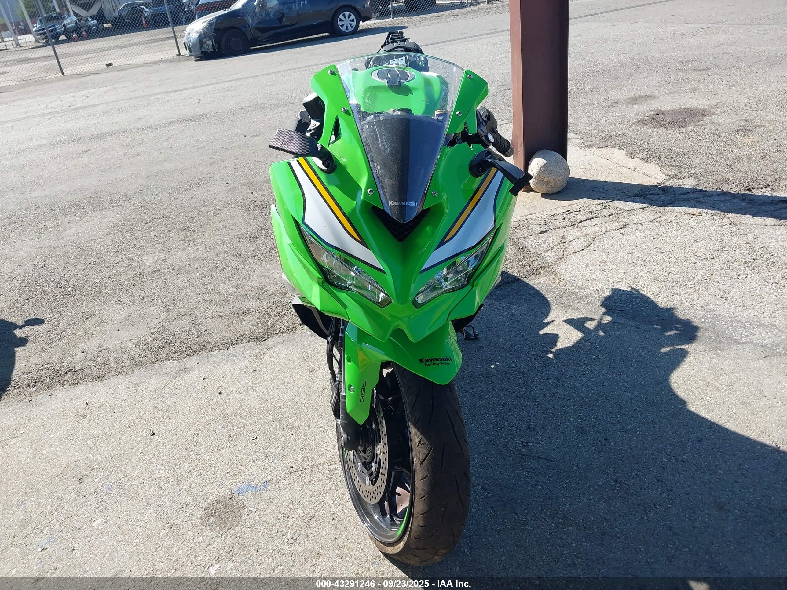 KAWASAKI ZX400 image 5
