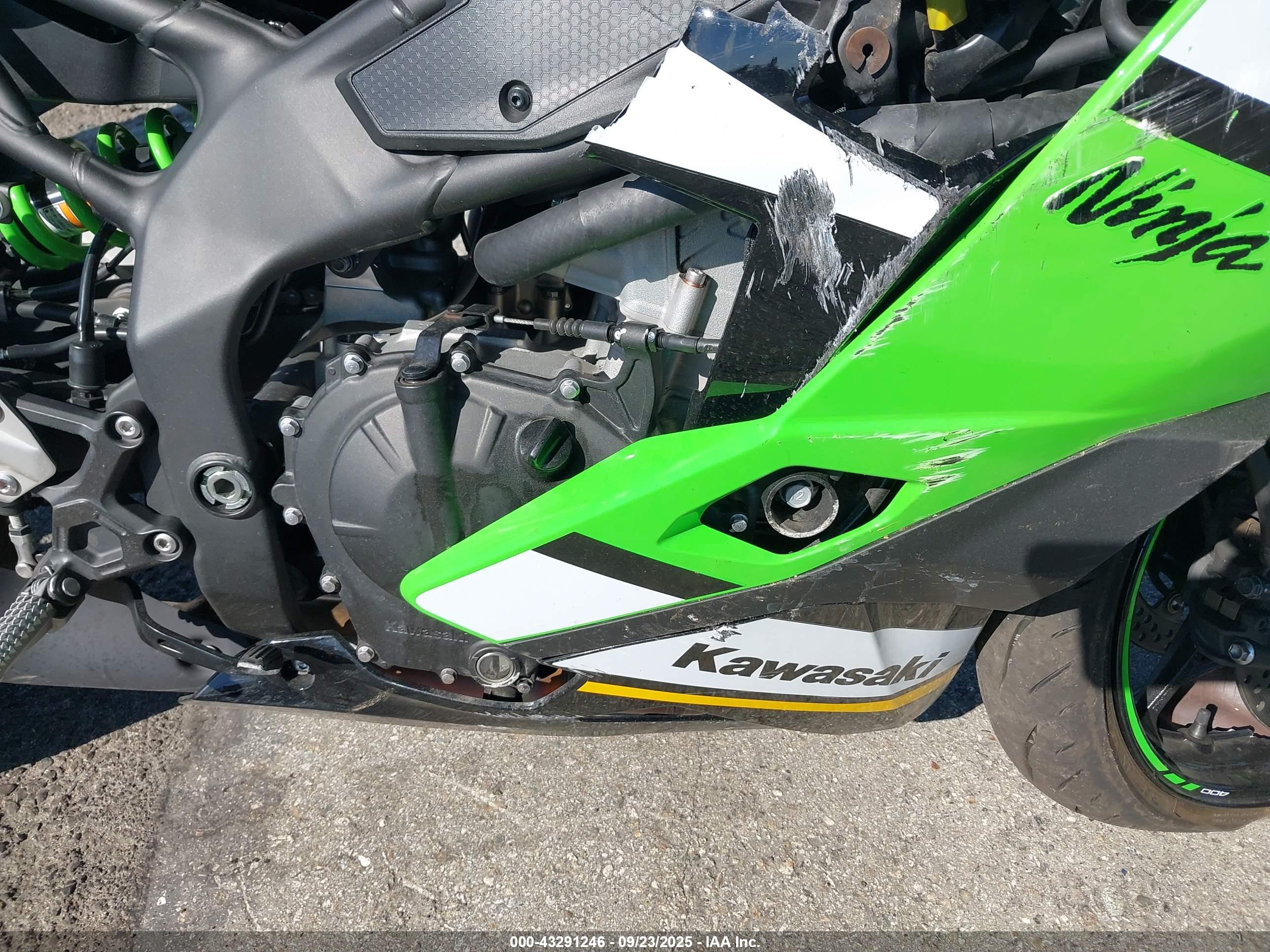 KAWASAKI ZX400 image 8