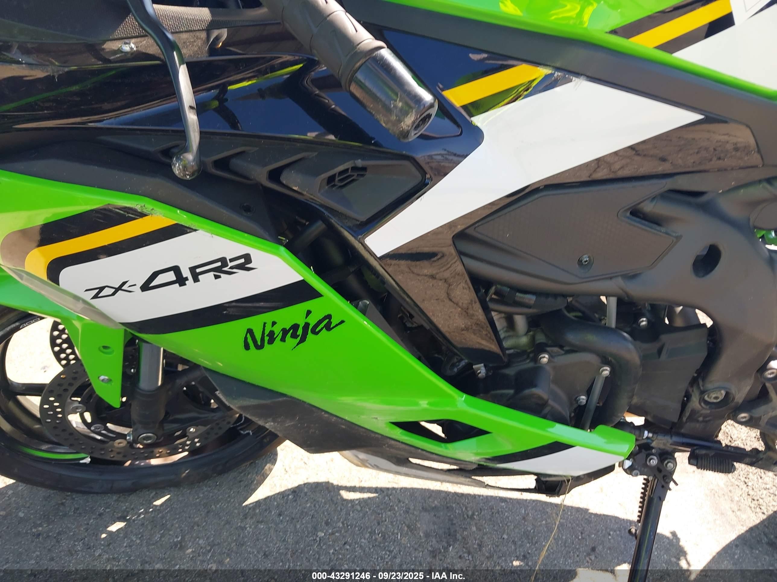 KAWASAKI ZX400 image 9