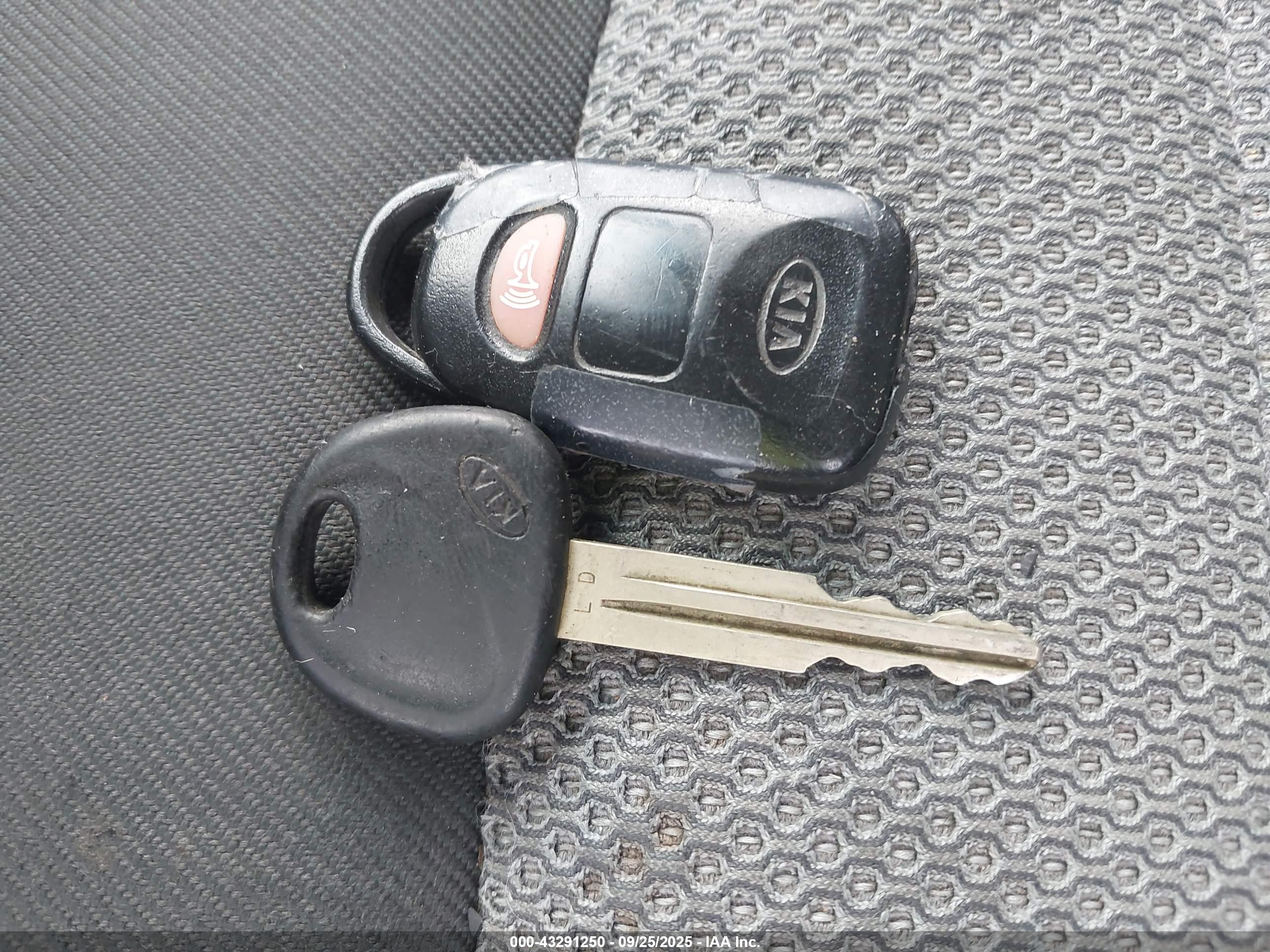 KIA SPECTRA image 11
