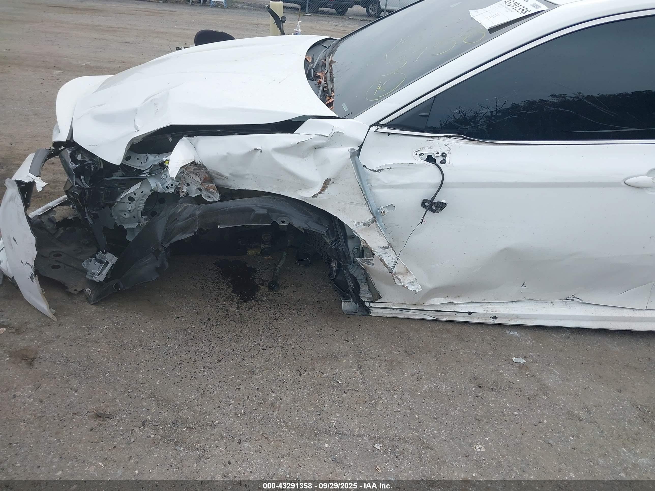TOYOTA CAMRY image 6