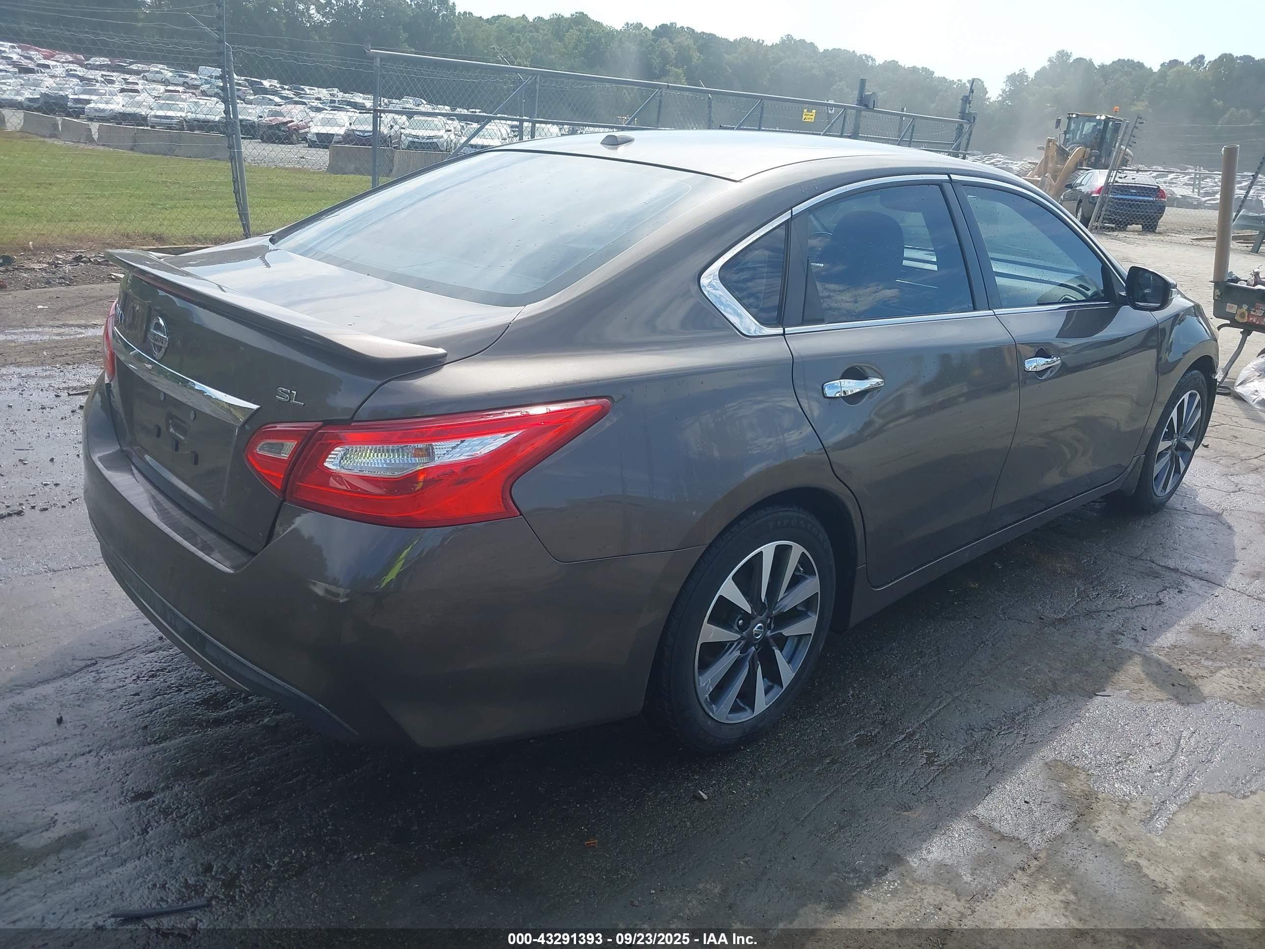 NISSAN ALTIMA image 4