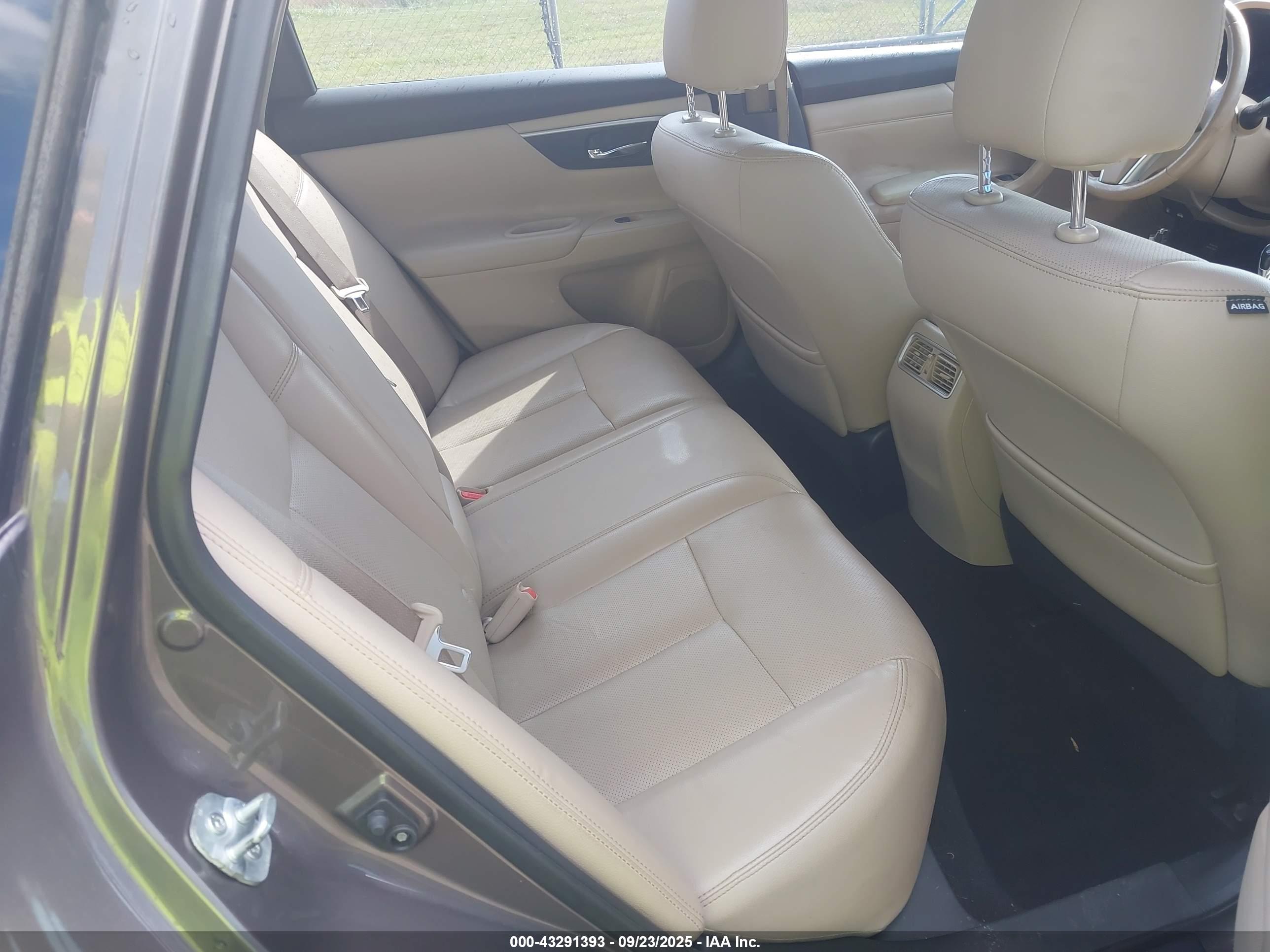 NISSAN ALTIMA image 8