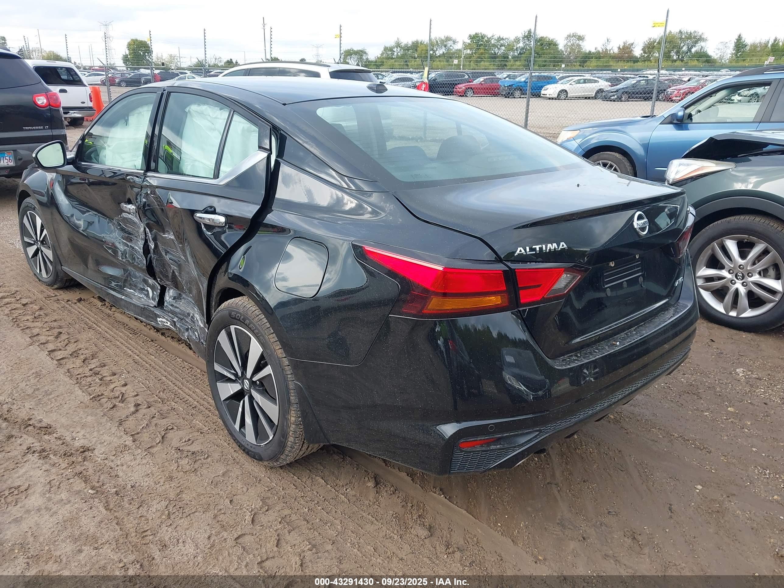 NISSAN ALTIMA image 3