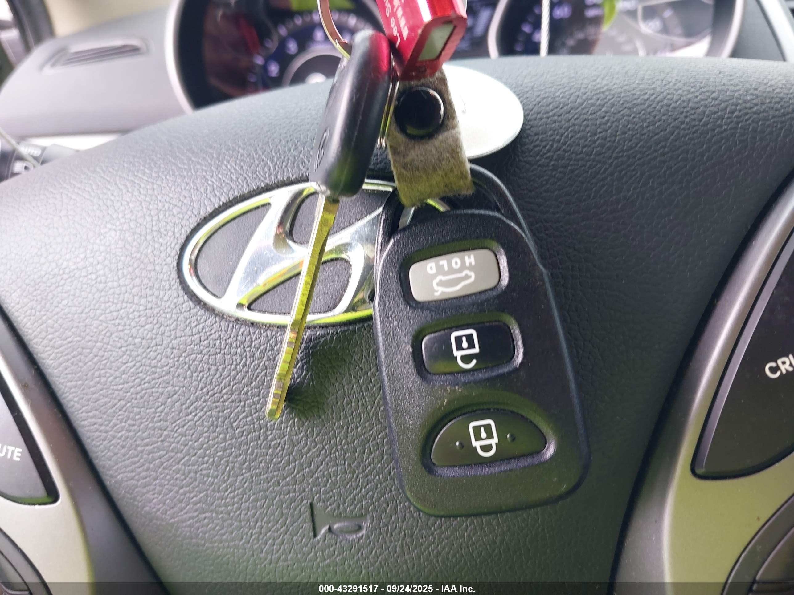 HYUNDAI ELANTRA image 11