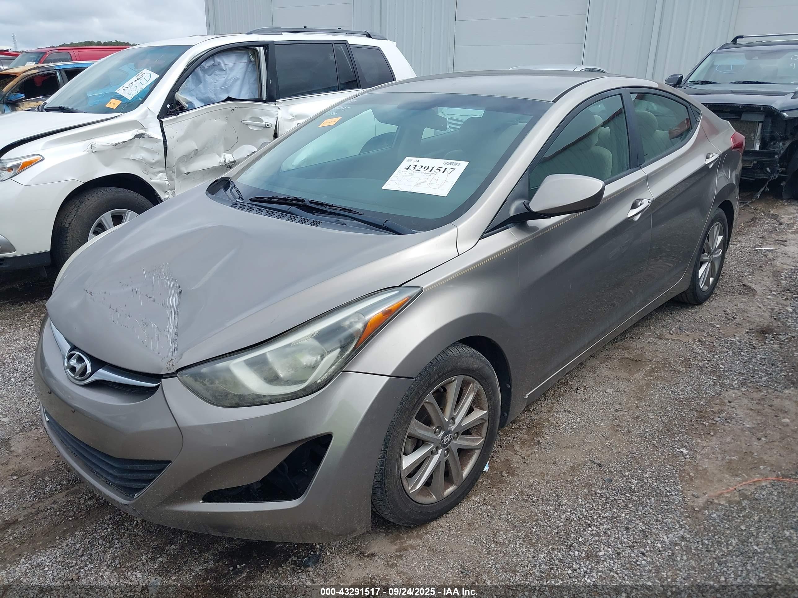 HYUNDAI ELANTRA image 2