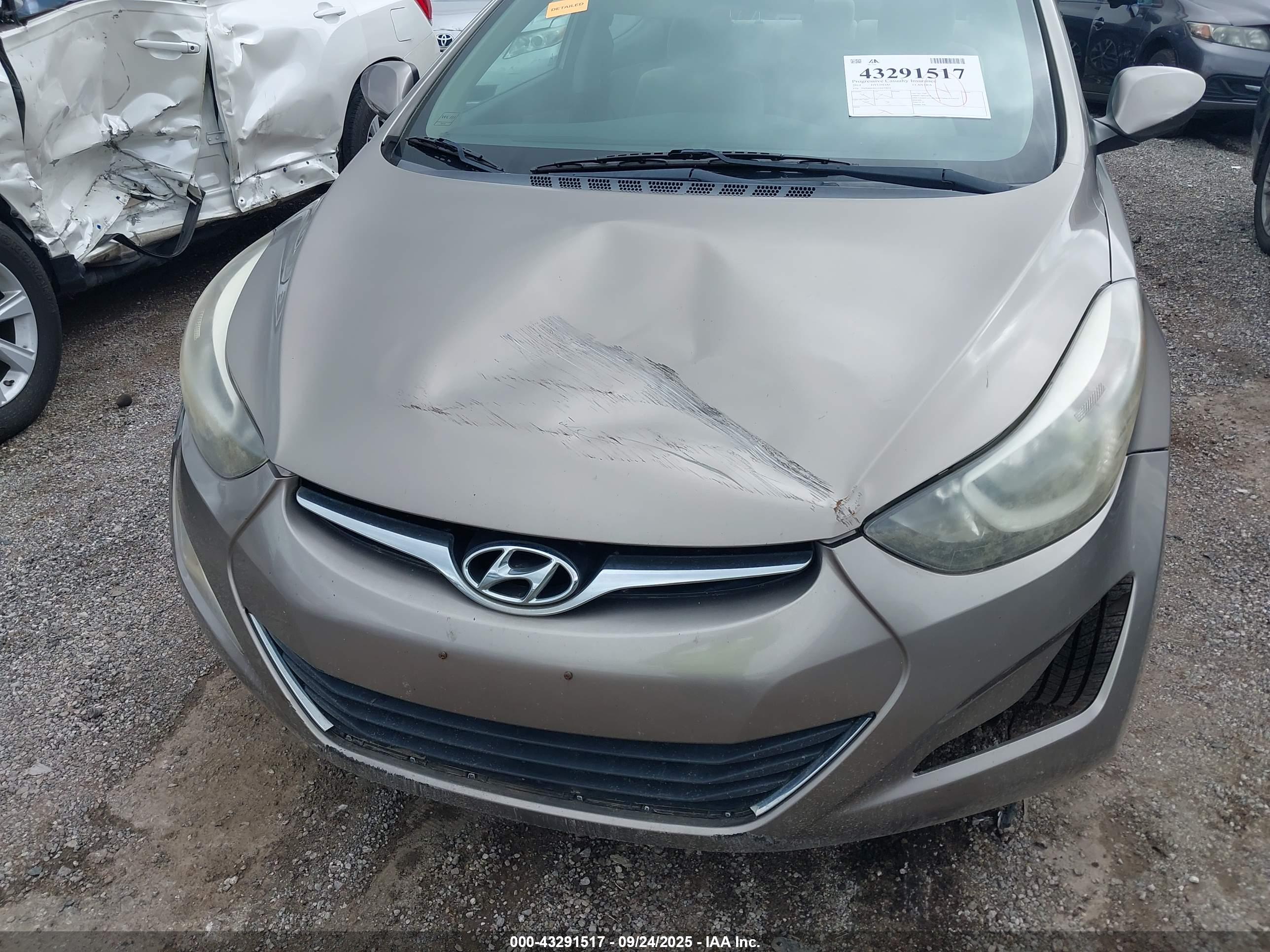 HYUNDAI ELANTRA image 6