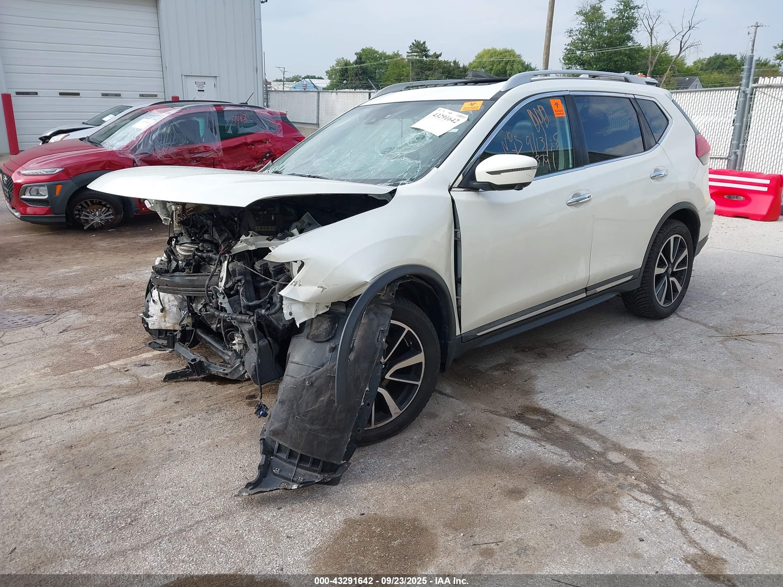 NISSAN ROGUE image 2
