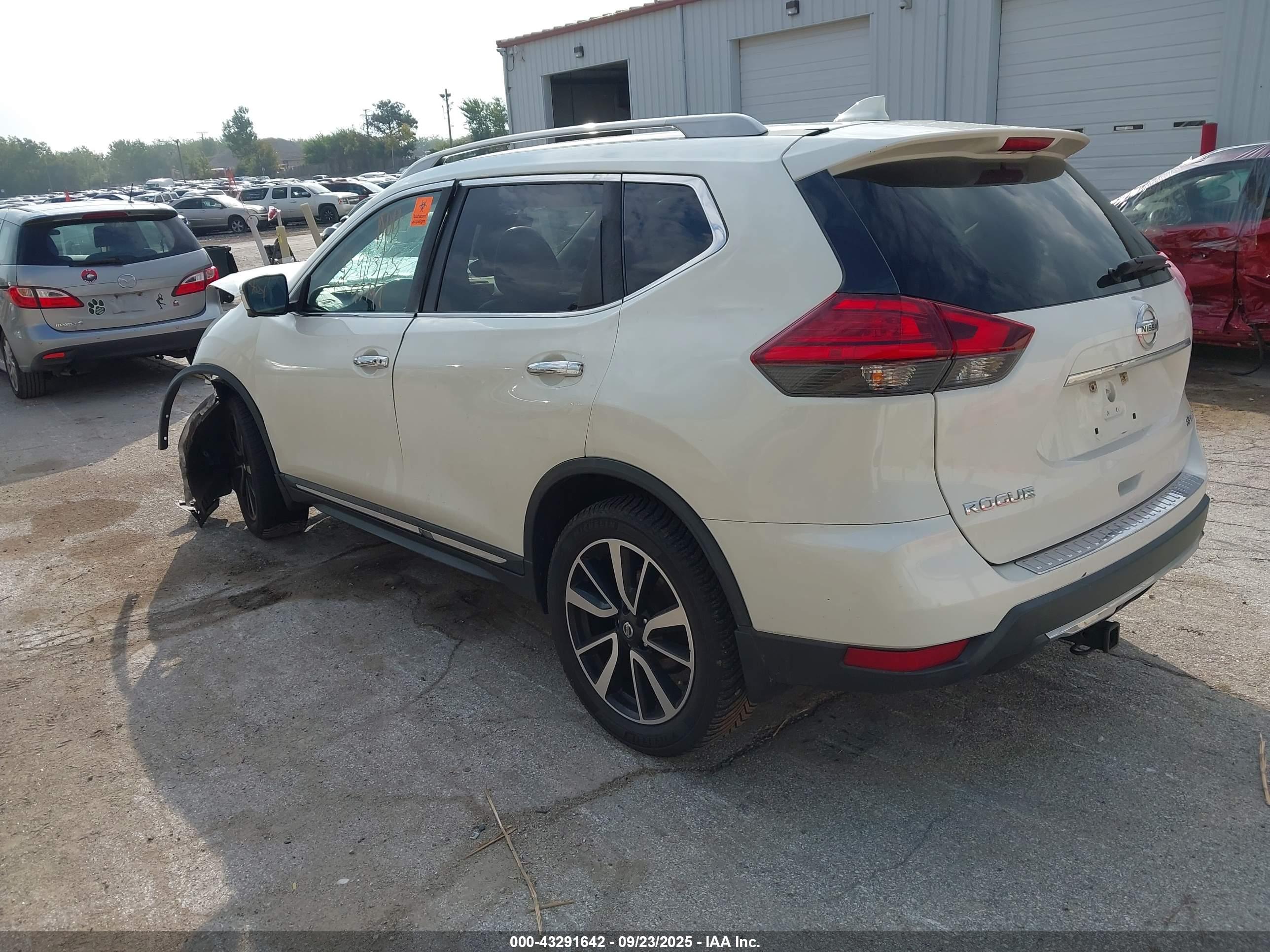 NISSAN ROGUE image 3