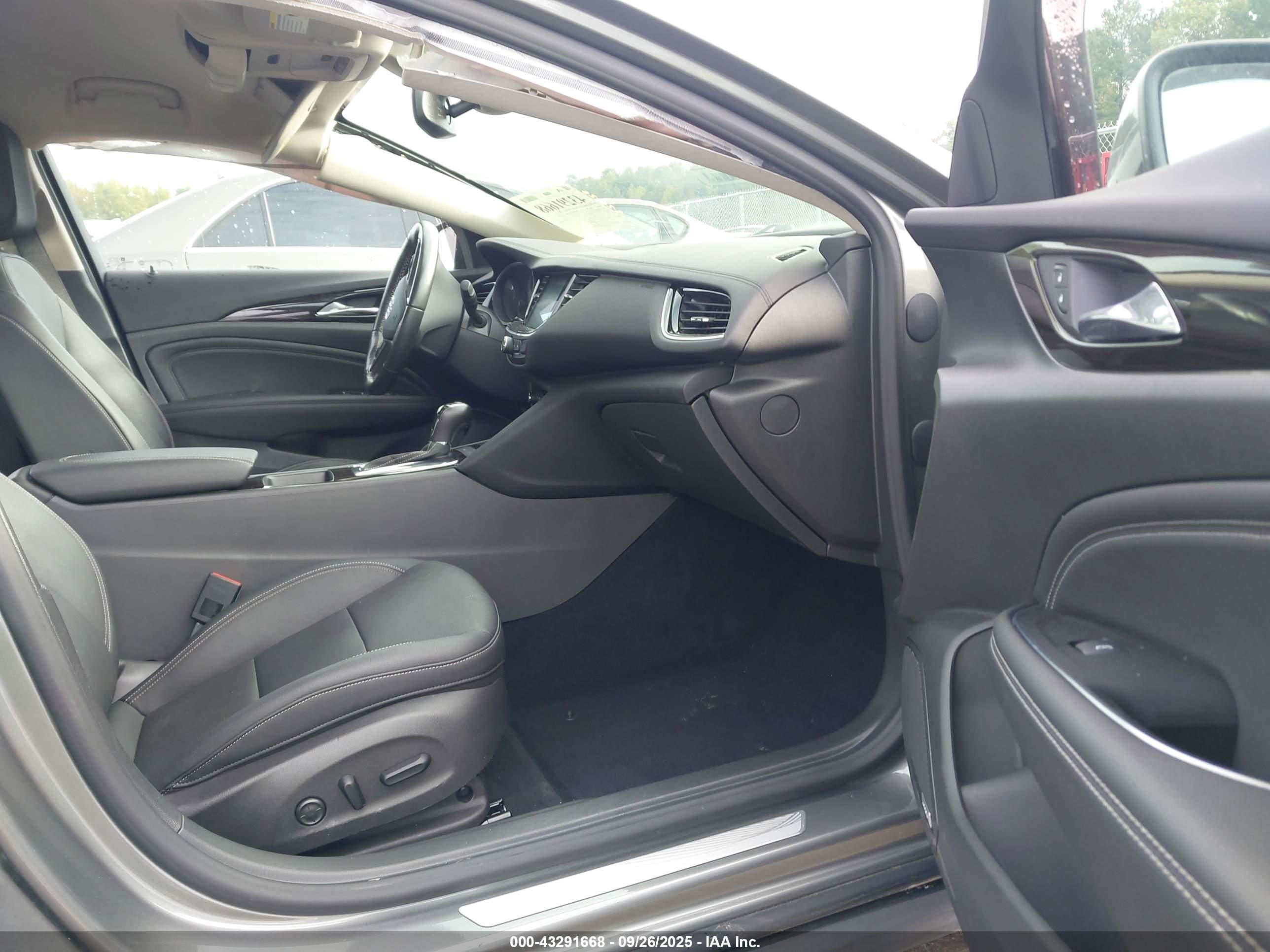 BUICK REGAL image 5
