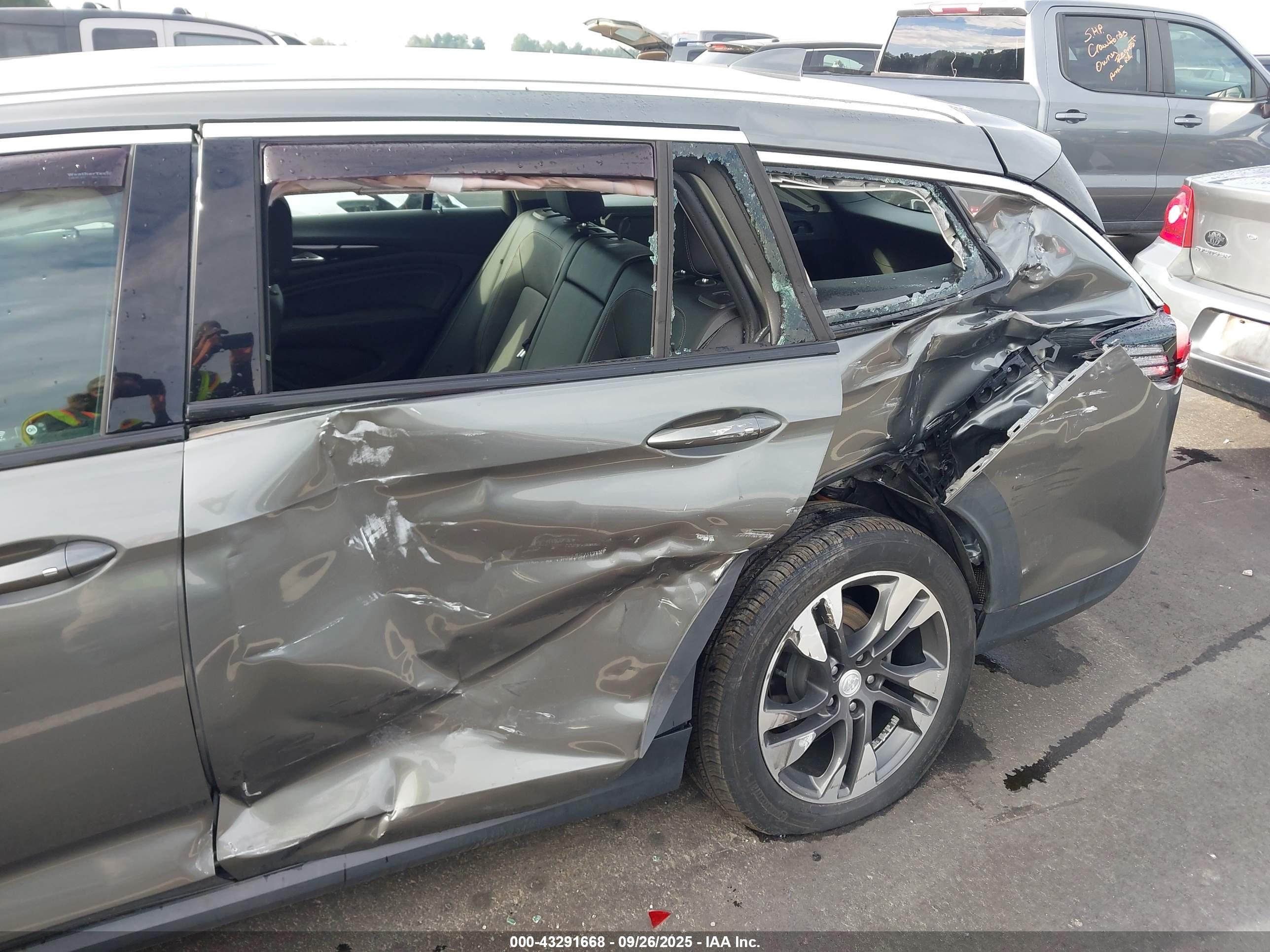 BUICK REGAL image 6