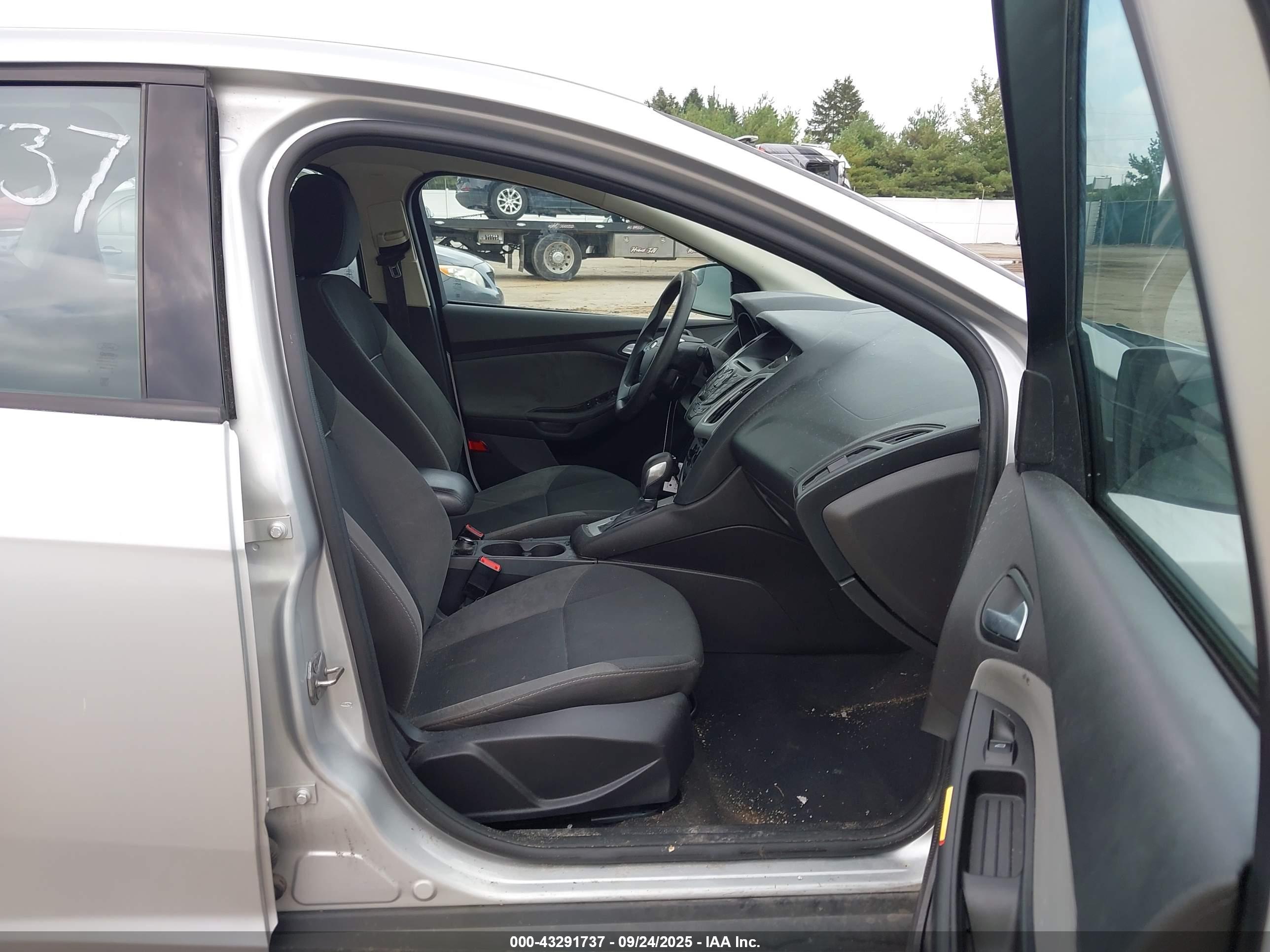 FORD FOCUS image 5