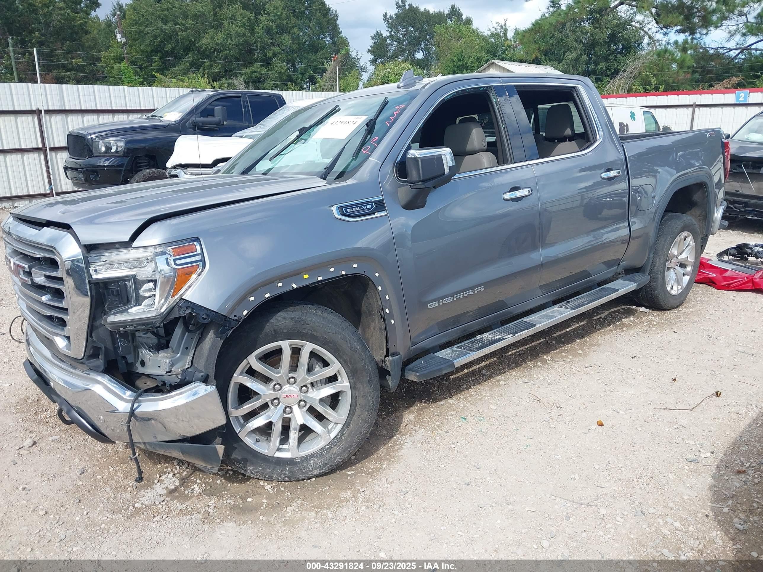 GMC SIERRA image 2
