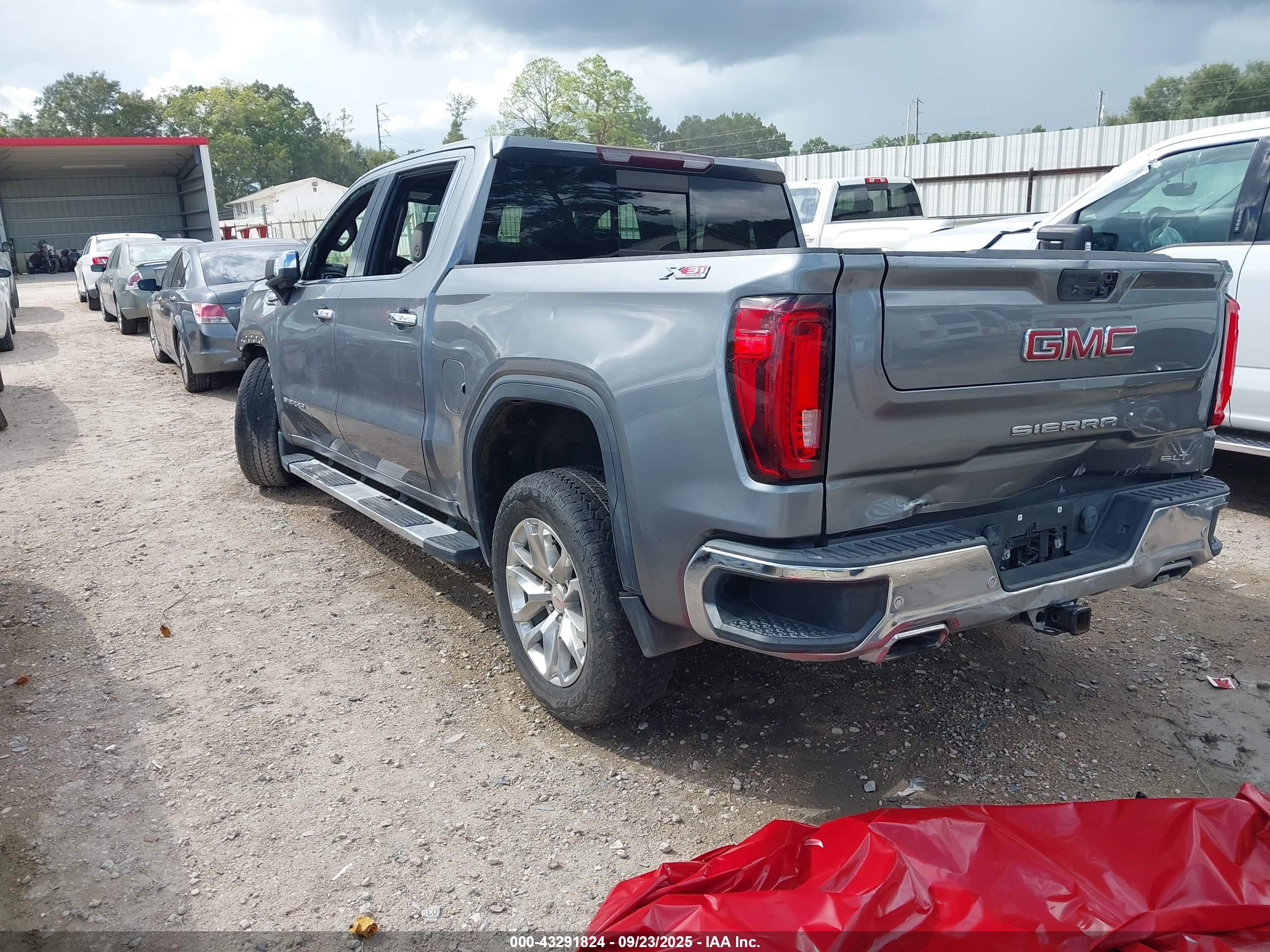 GMC SIERRA image 3