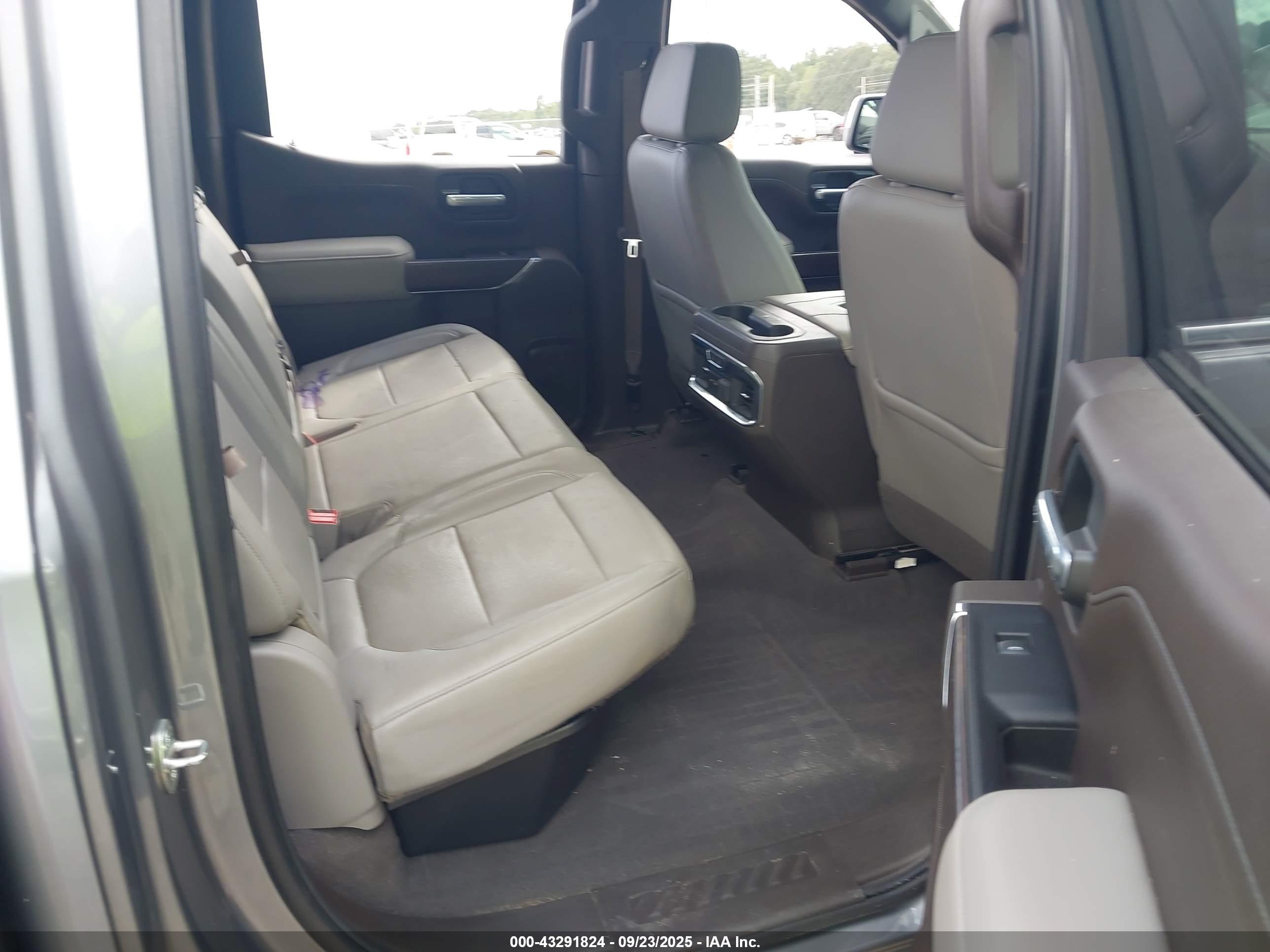 GMC SIERRA image 8